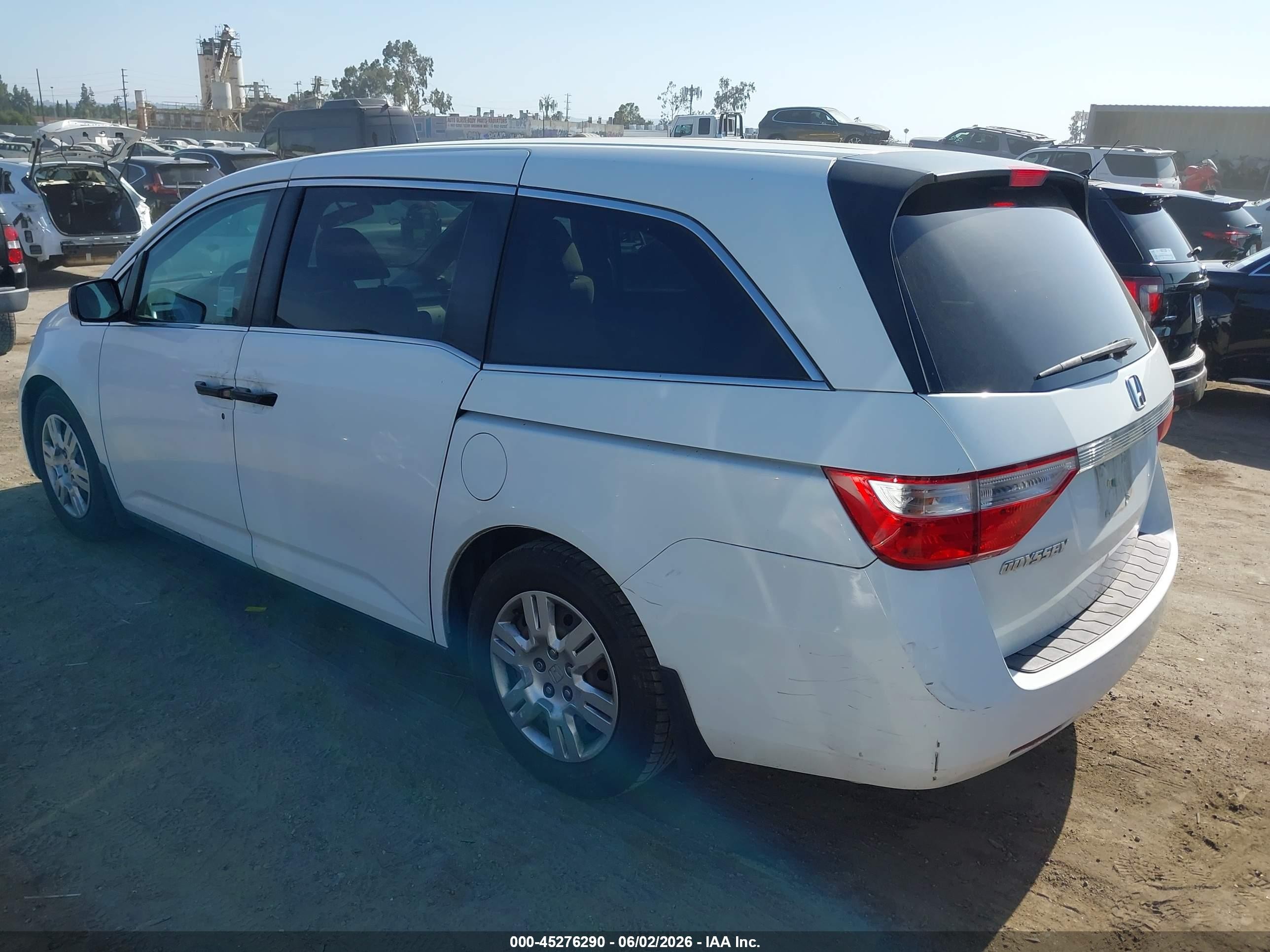 2013 Honda Odyssey Lx White vin: 5FNRL5H28DB068703