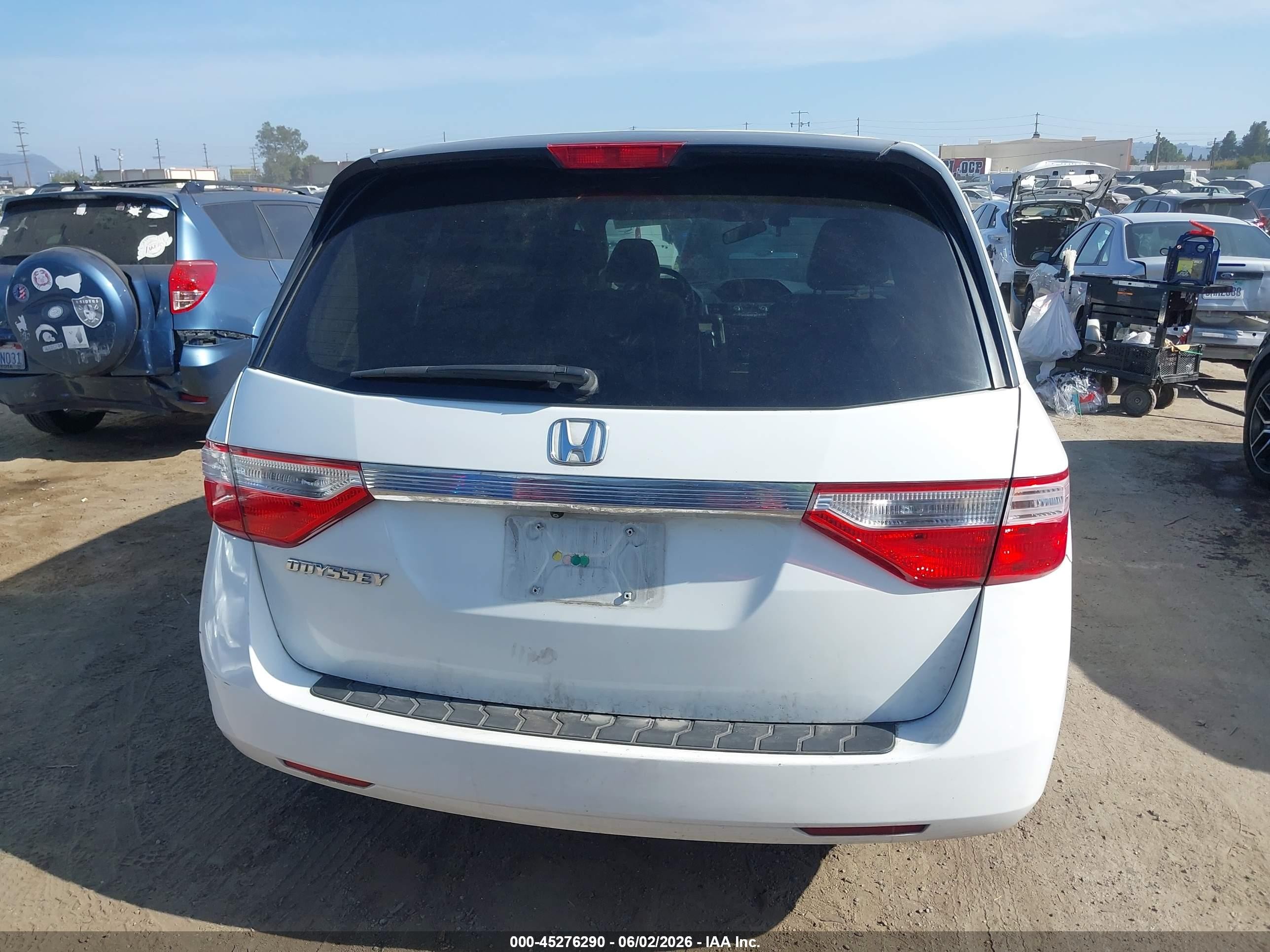 2013 Honda Odyssey Lx White vin: 5FNRL5H28DB068703