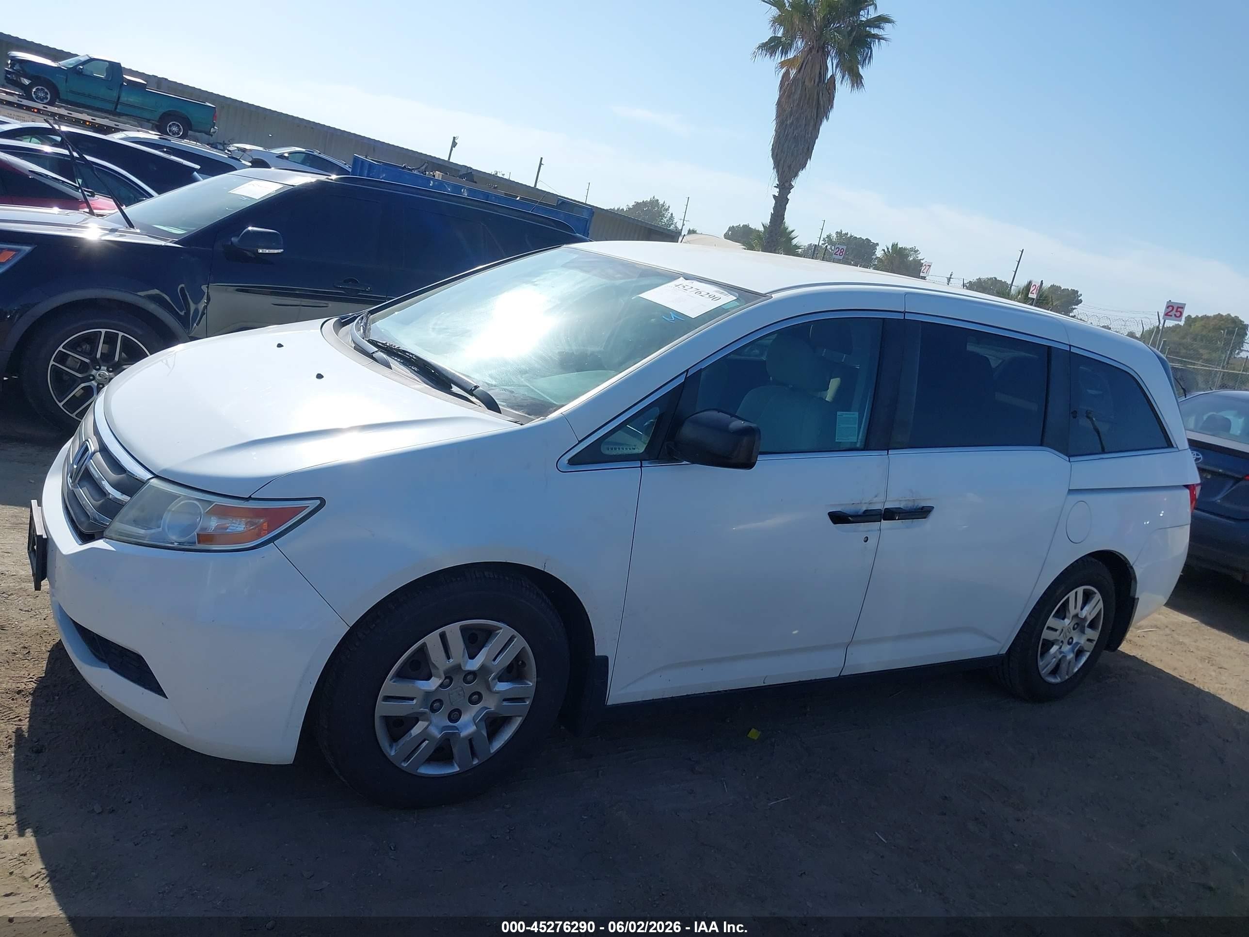 2013 Honda Odyssey Lx White vin: 5FNRL5H28DB068703