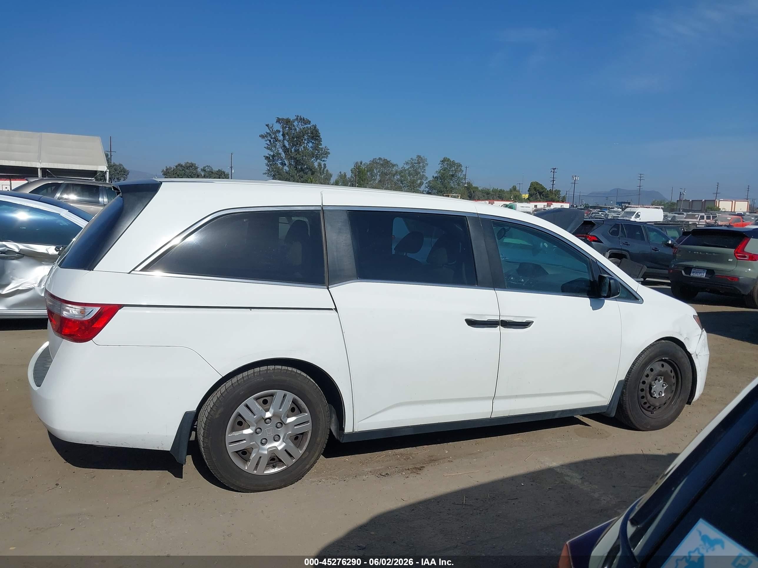 2013 Honda Odyssey Lx White vin: 5FNRL5H28DB068703
