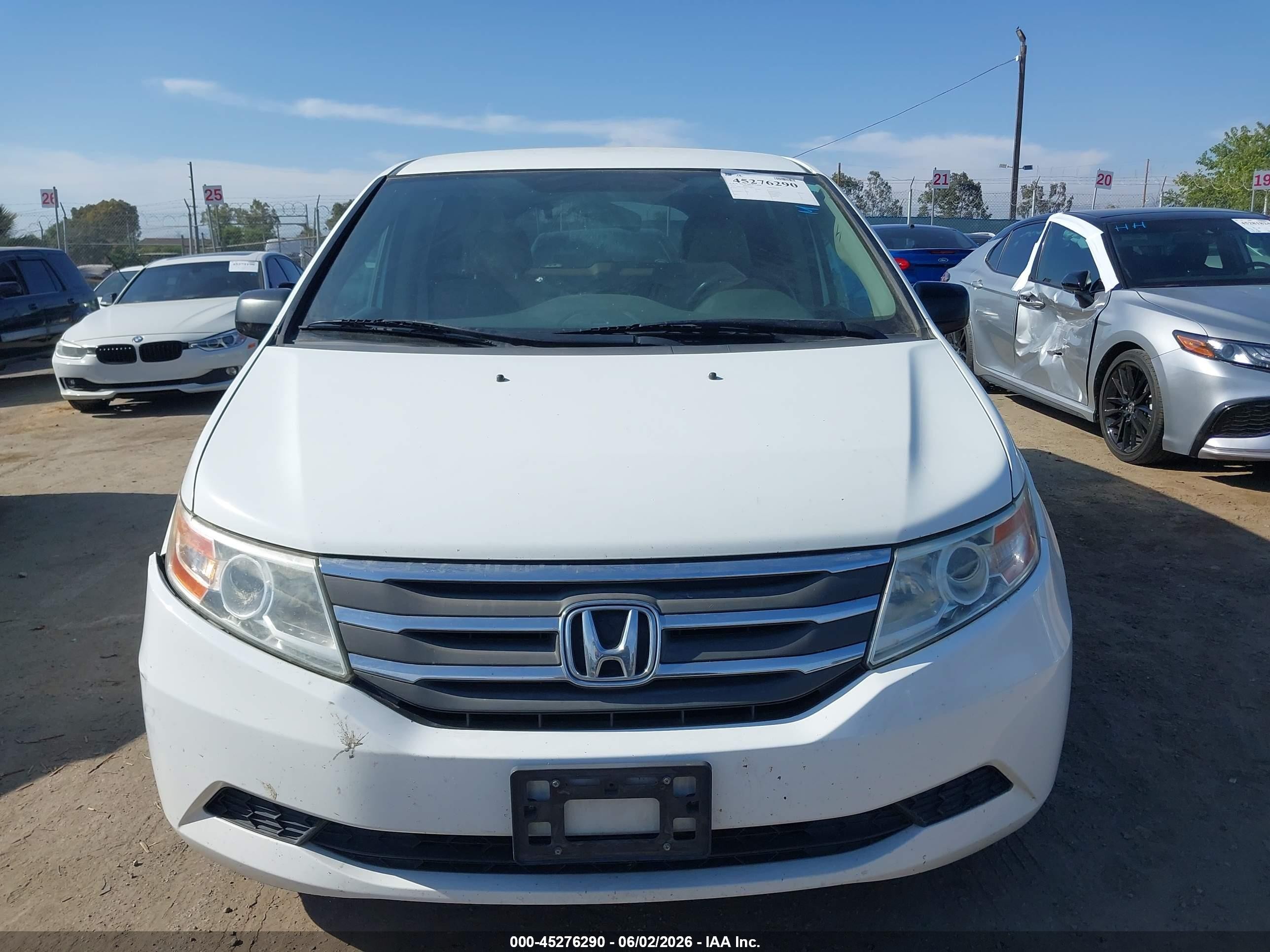 2013 Honda Odyssey Lx White vin: 5FNRL5H28DB068703