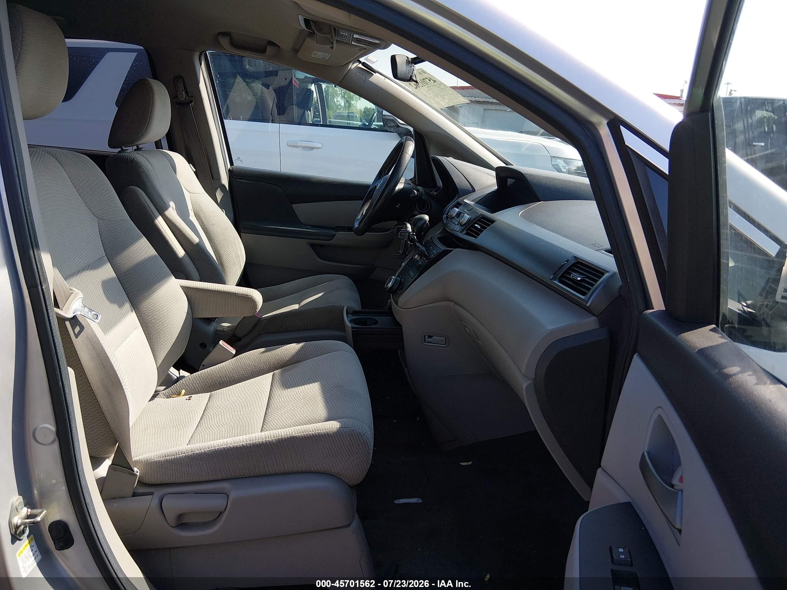 2013 Honda Odyssey Lx Silver vin: 5FNRL5H28DB075506