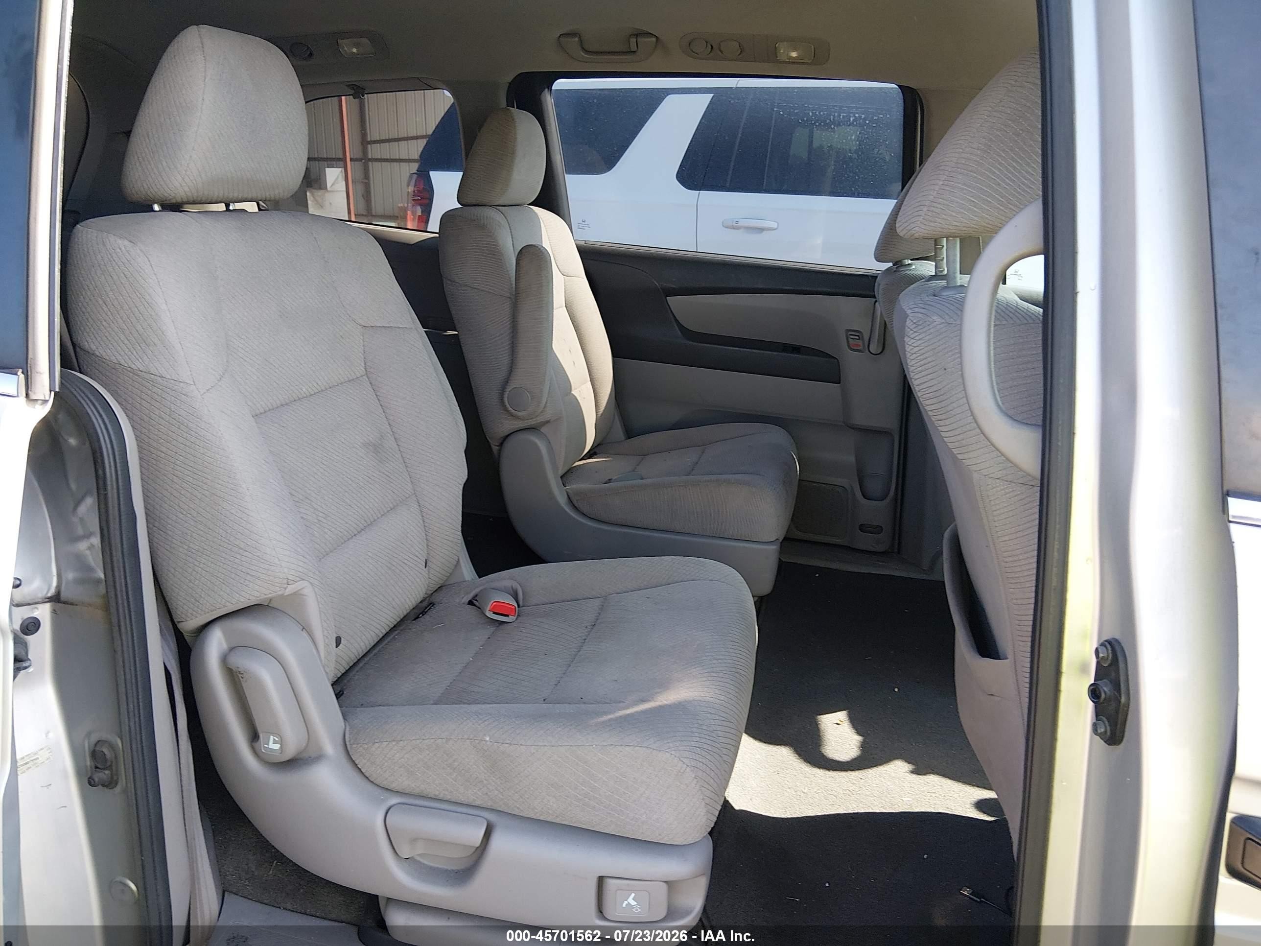 2013 Honda Odyssey Lx Silver vin: 5FNRL5H28DB075506