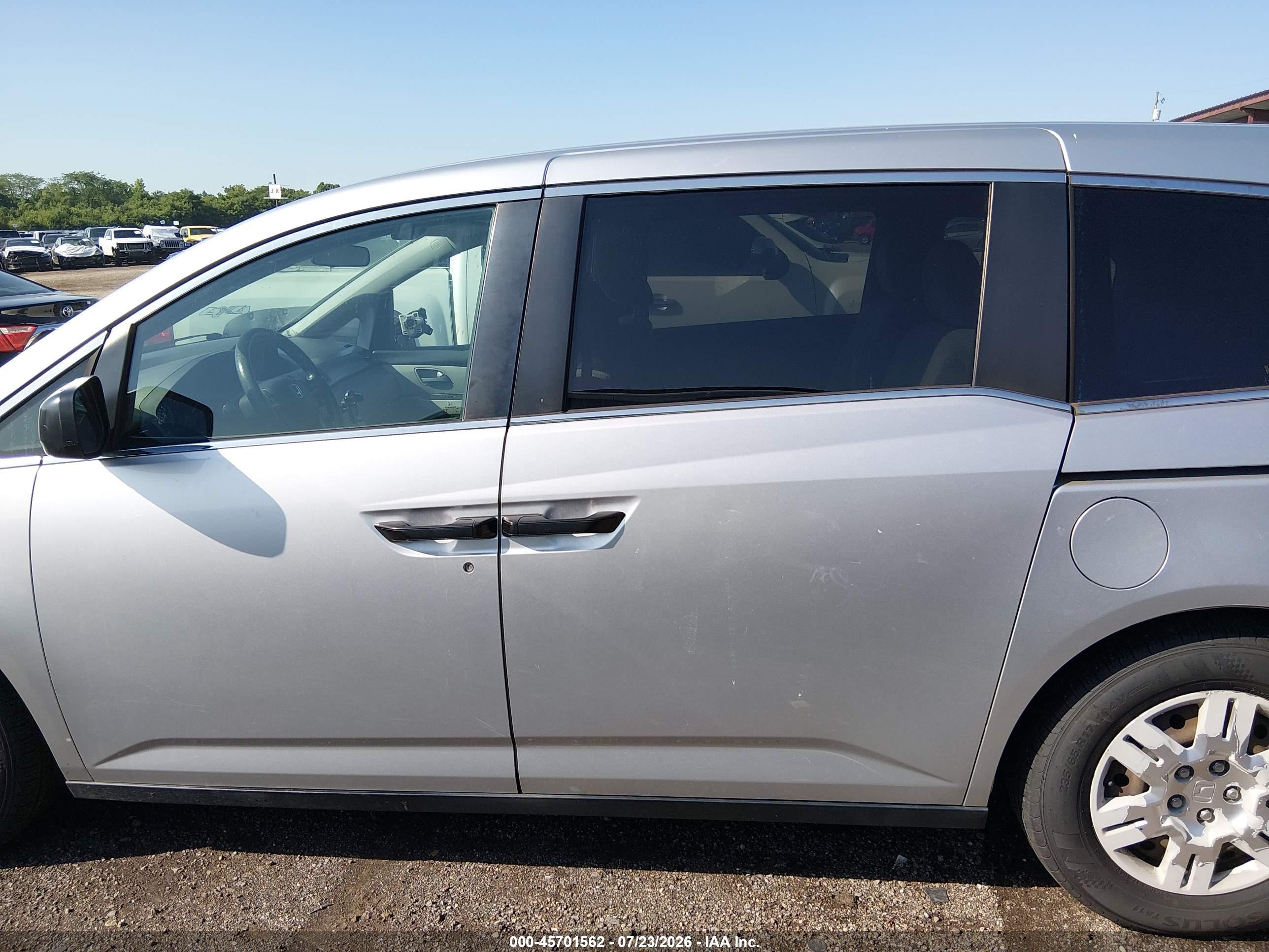 2013 Honda Odyssey Lx Silver vin: 5FNRL5H28DB075506
