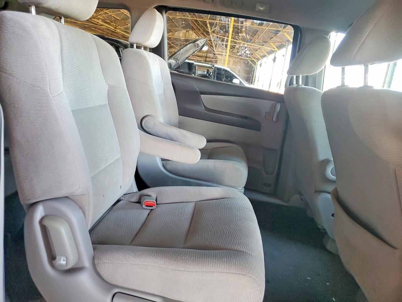 2011 Honda Odyssey Lx Silver vin: 5FNRL5H29BB006787