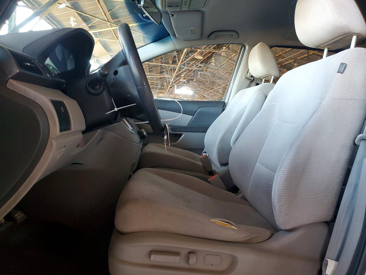 2011 Honda Odyssey Lx Silver vin: 5FNRL5H29BB006787