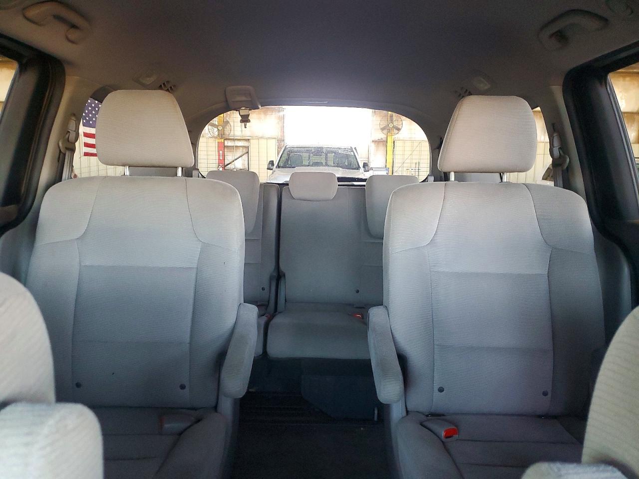 2011 Honda Odyssey Lx Silver vin: 5FNRL5H29BB006787