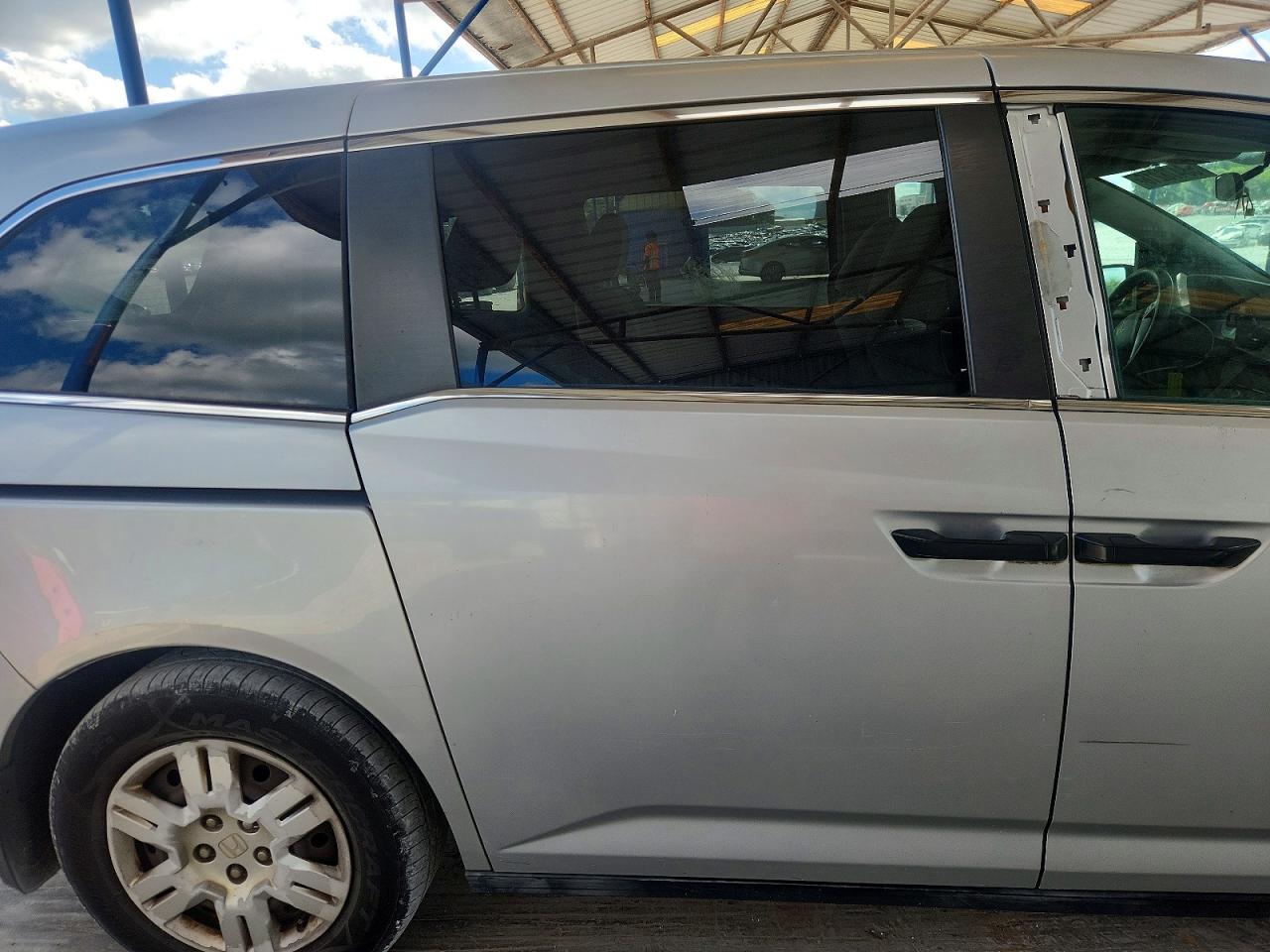 2011 Honda Odyssey Lx Silver vin: 5FNRL5H29BB006806