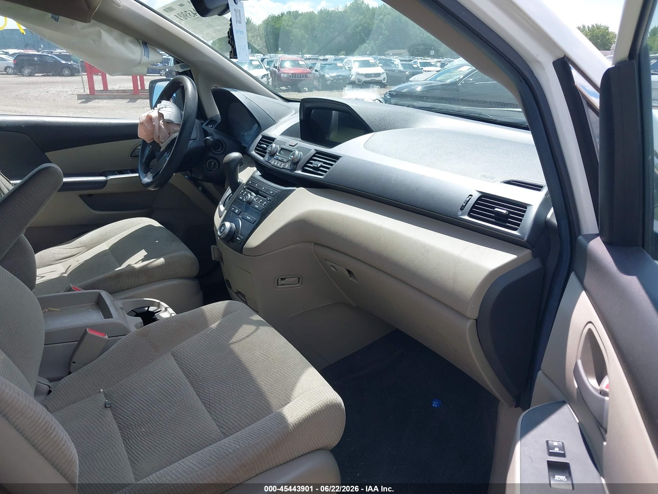 2012 Honda Odyssey Lx White vin: 5FNRL5H29CB056445