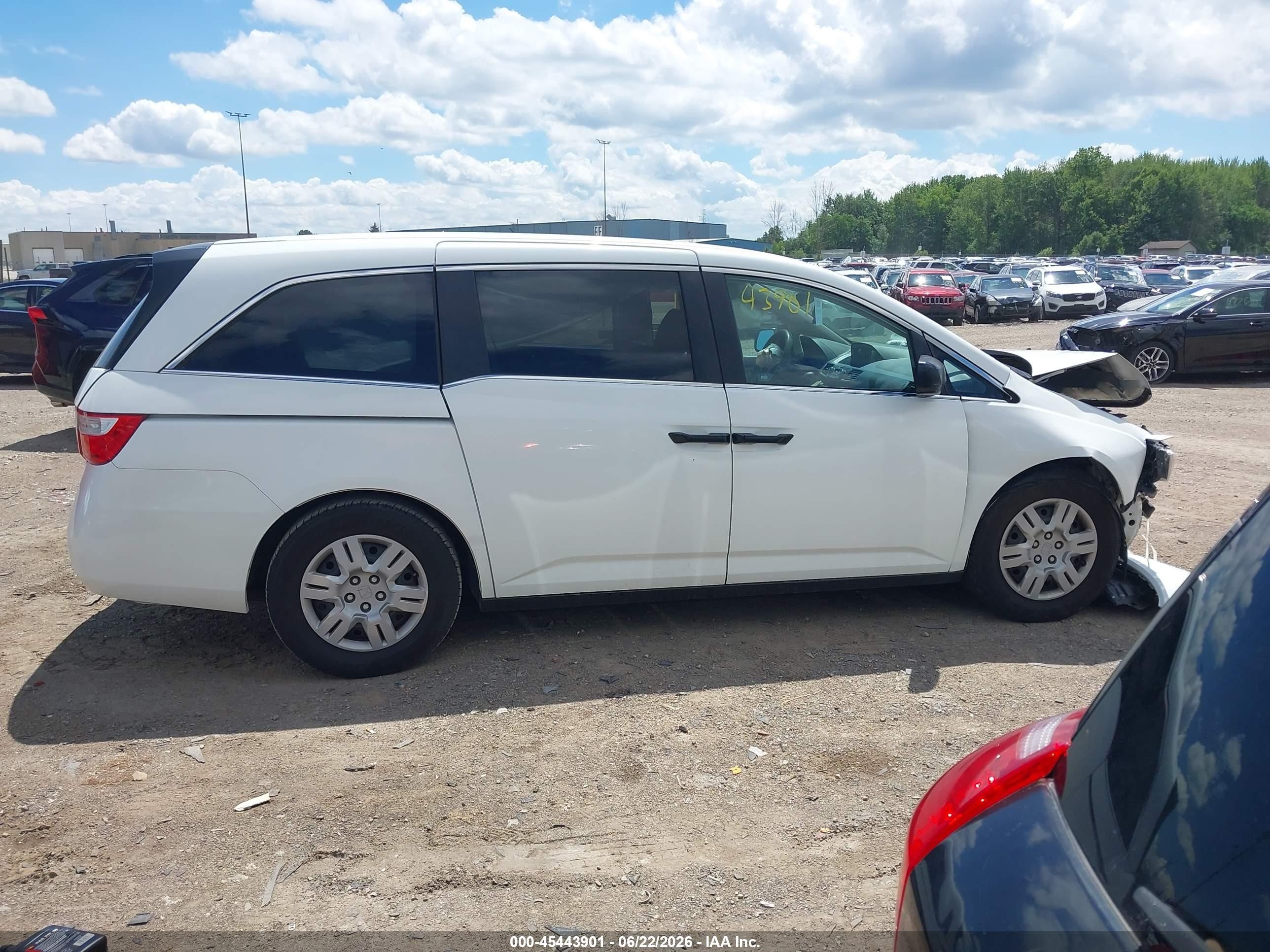 2012 Honda Odyssey Lx White vin: 5FNRL5H29CB056445