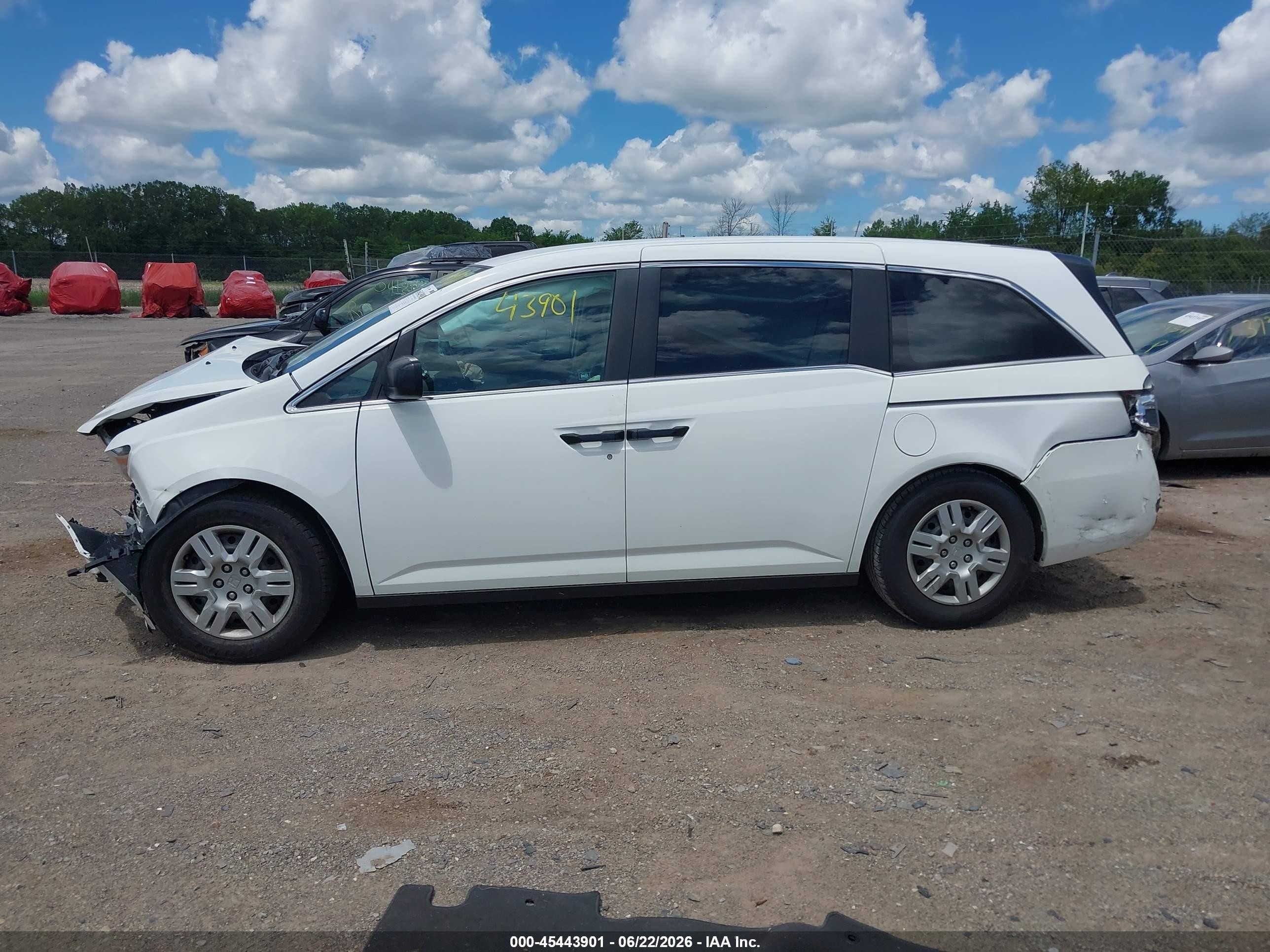 2012 Honda Odyssey Lx White vin: 5FNRL5H29CB056445