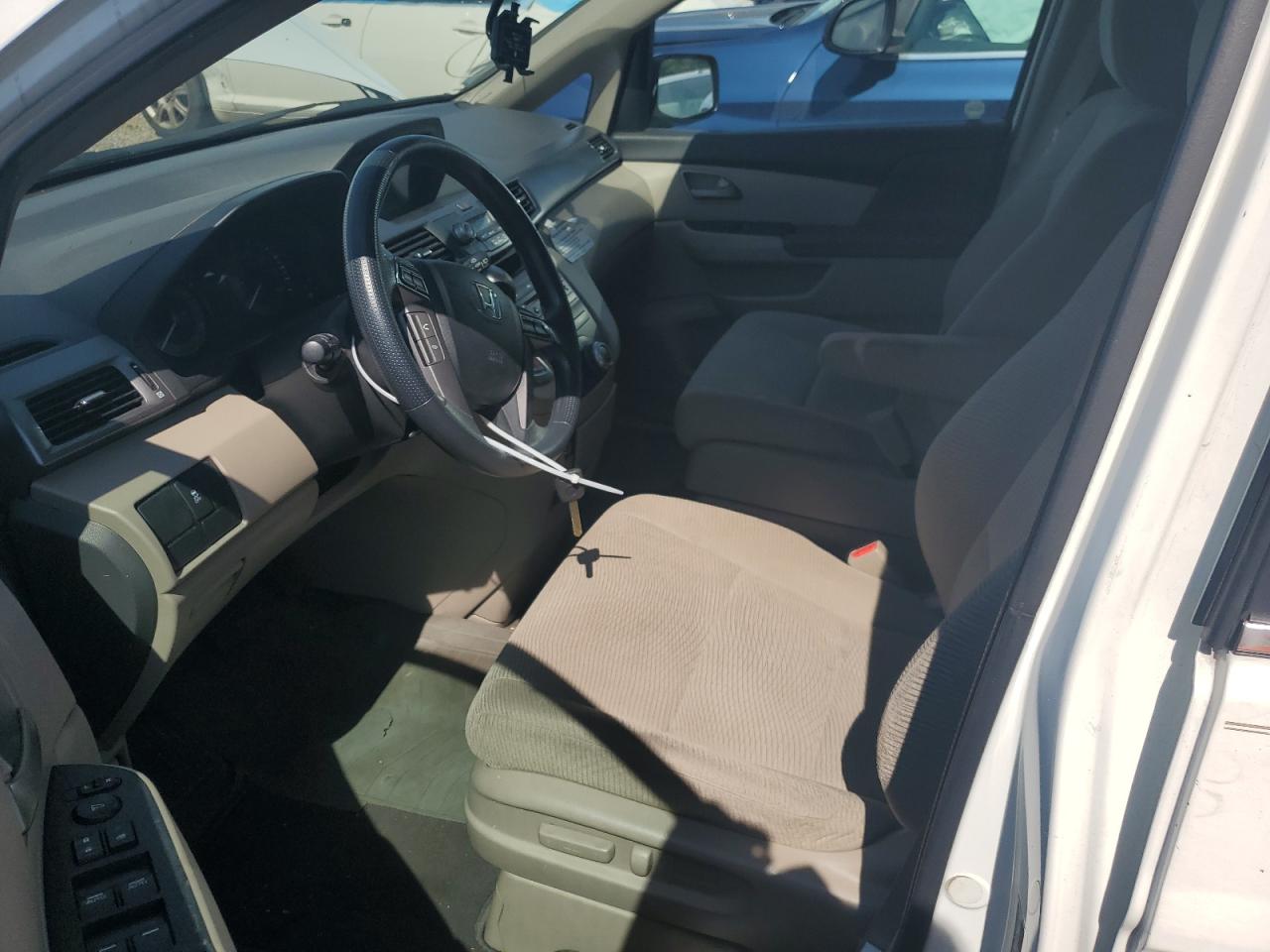 2013 Honda Odyssey Lx White vin: 5FNRL5H29DB007408