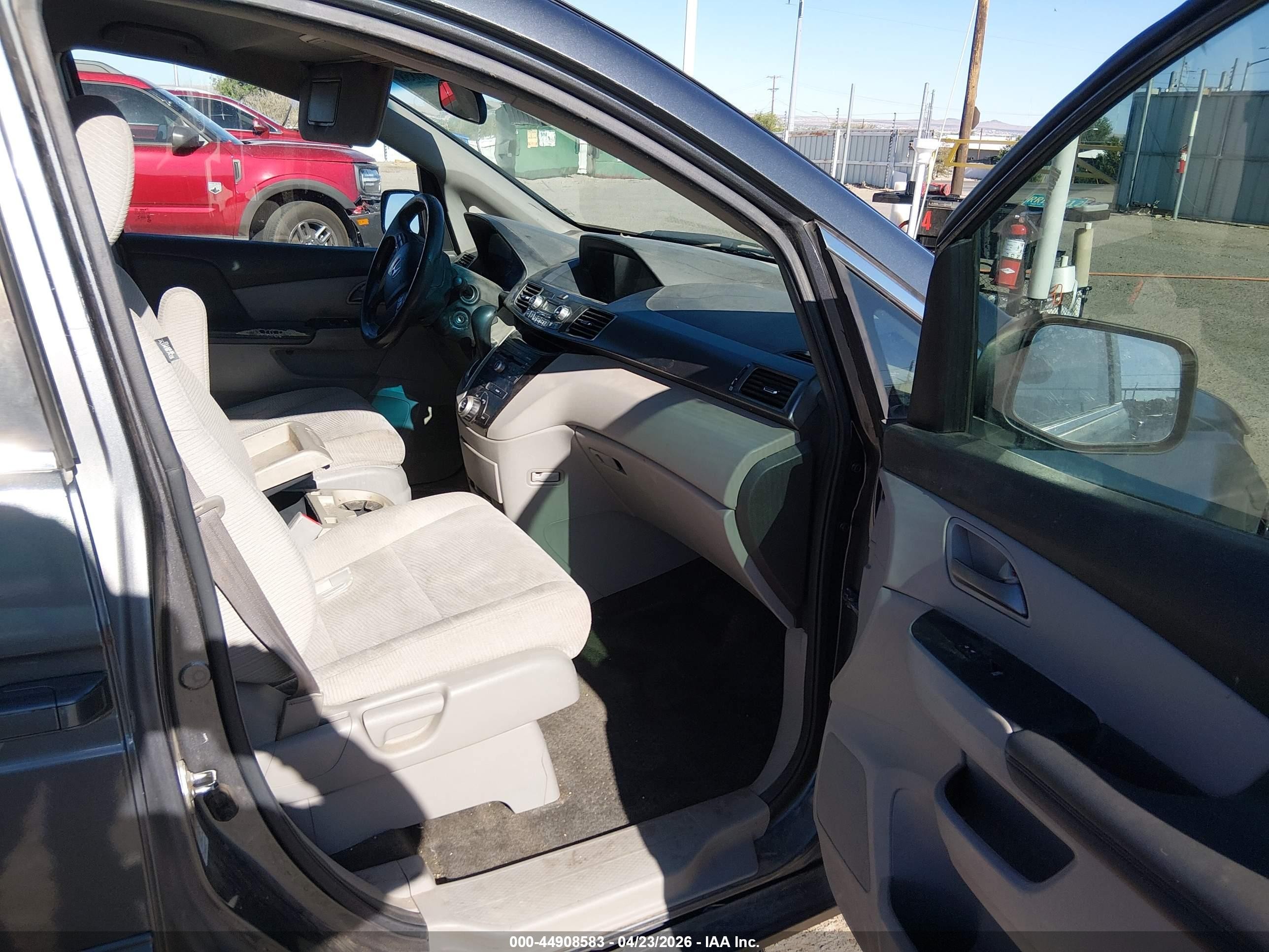 2013 Honda Odyssey Lx Gray vin: 5FNRL5H29DB030722