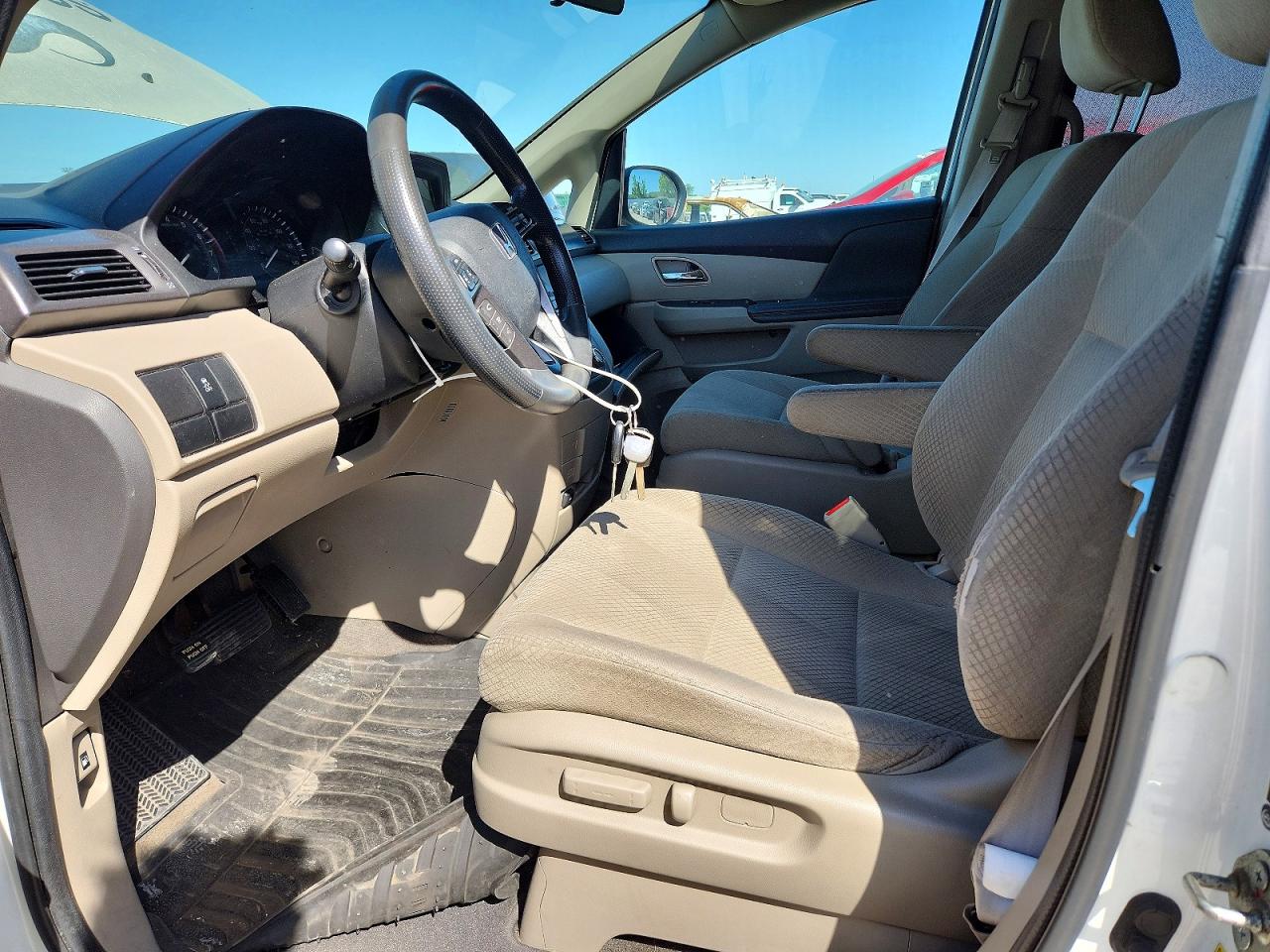 2014 Honda Odyssey Lx Silver vin: 5FNRL5H29EB040362