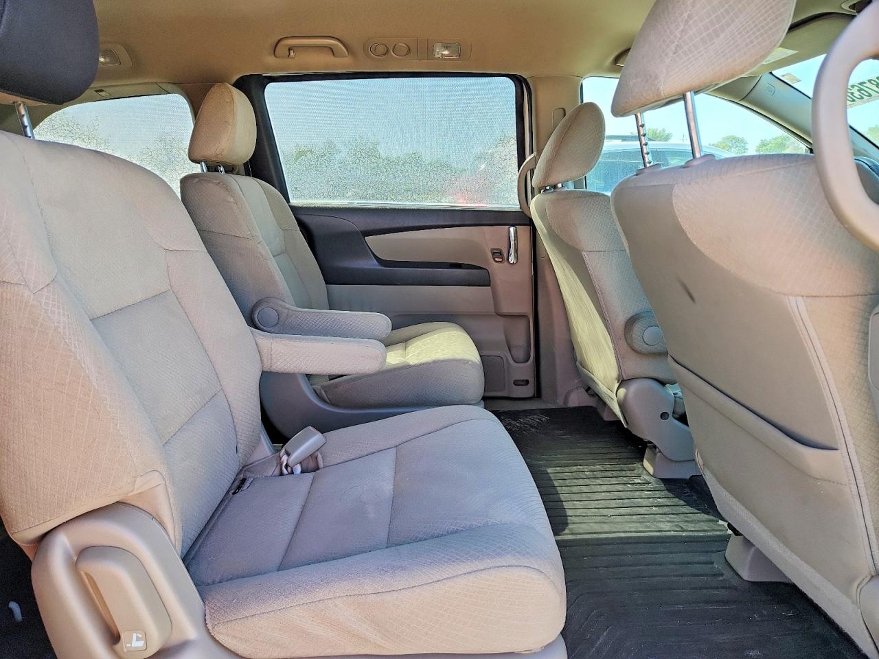 2014 Honda Odyssey Lx Silver vin: 5FNRL5H29EB040362
