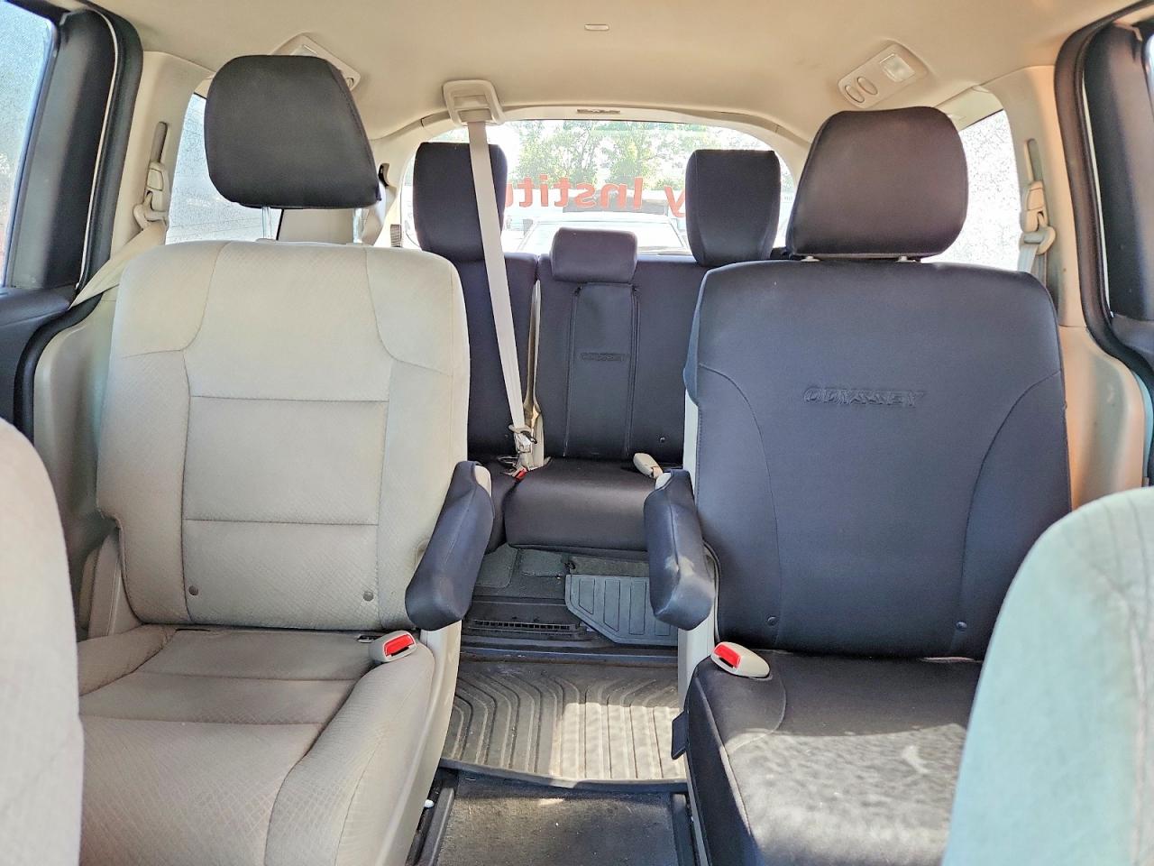 2014 Honda Odyssey Lx Silver vin: 5FNRL5H29EB040362