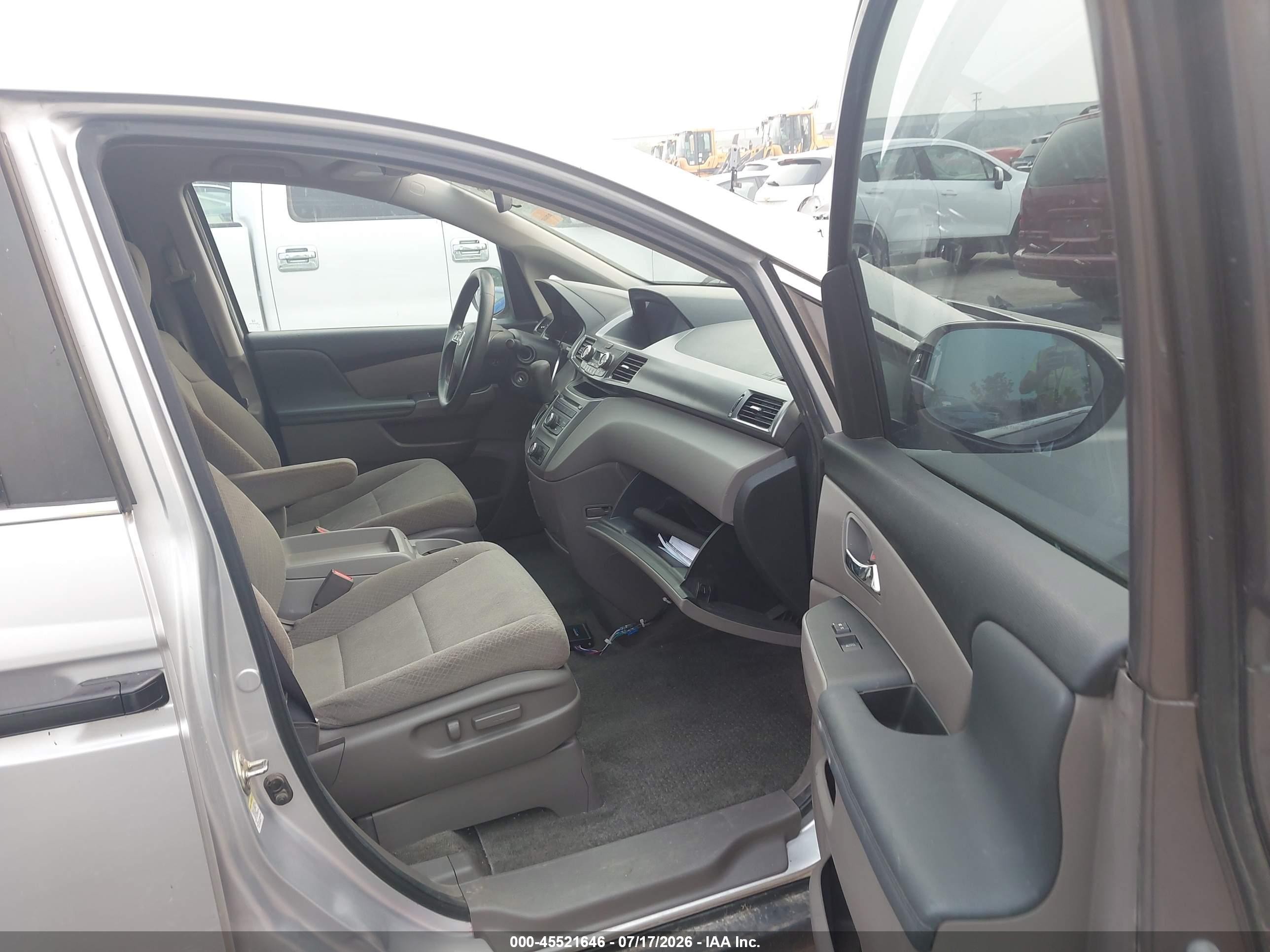 2014 Honda Odyssey Lx Silver vin: 5FNRL5H29EB056951