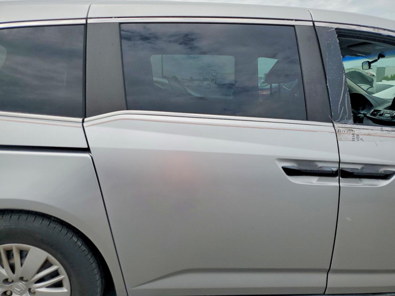 2014 Honda Odyssey Lx Silver vin: 5FNRL5H29EB062278