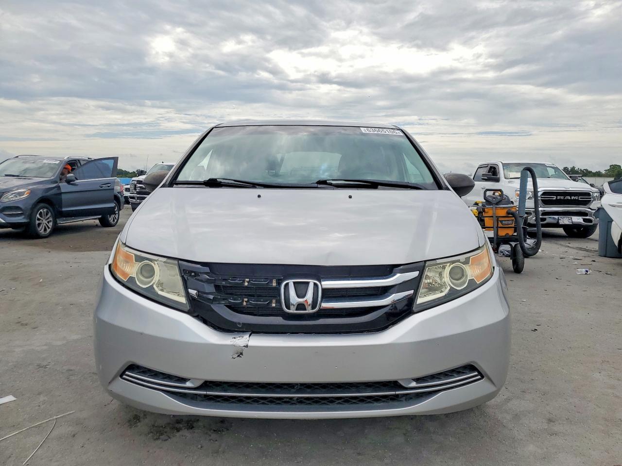 2014 Honda Odyssey Lx Silver vin: 5FNRL5H29EB062278