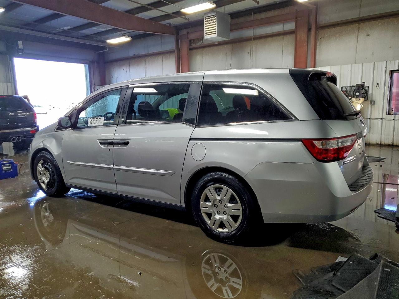 2011 Honda Odyssey Lx Silver vin: 5FNRL5H2XBB014428