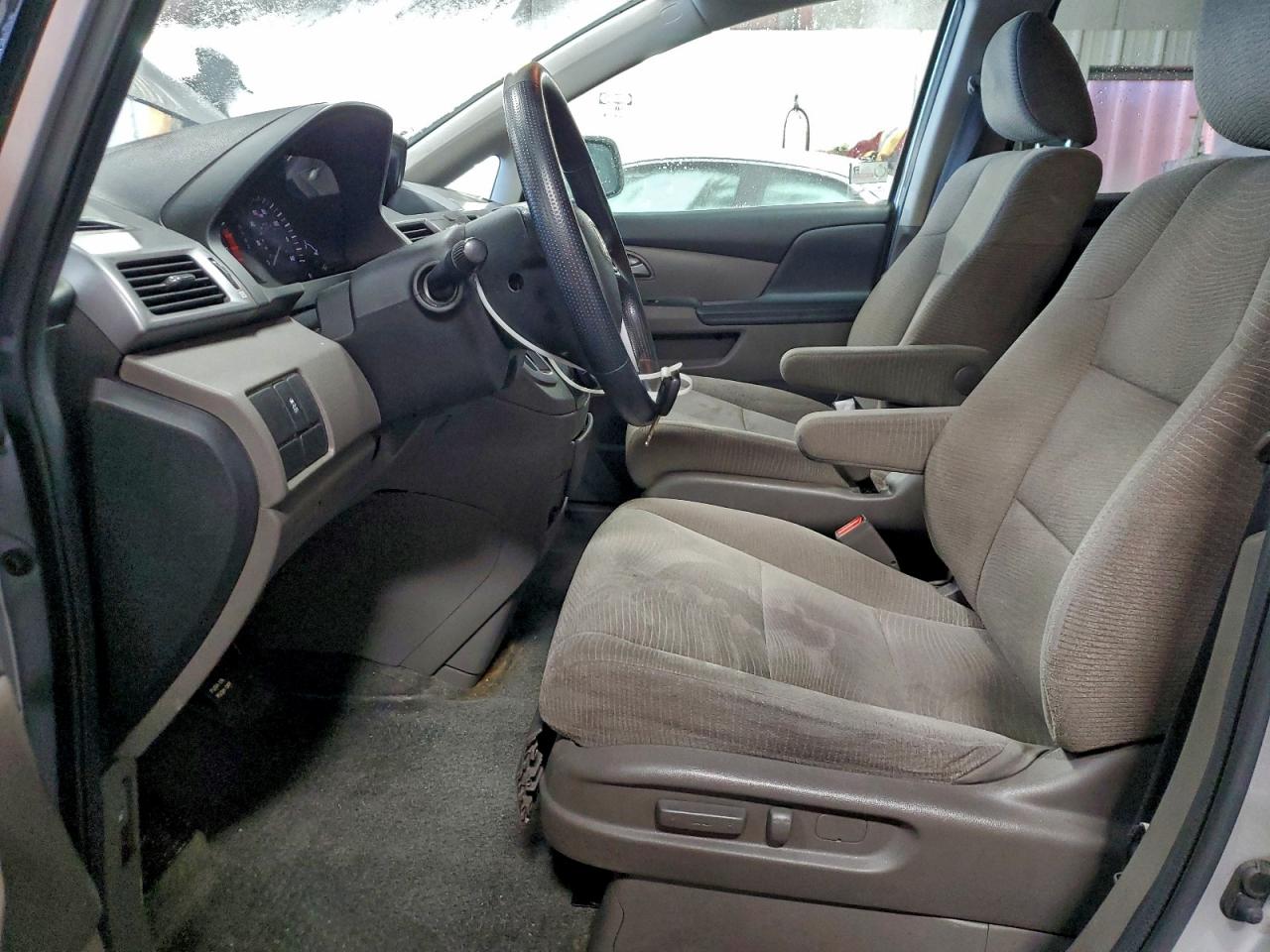 2011 Honda Odyssey Lx Silver vin: 5FNRL5H2XBB014428