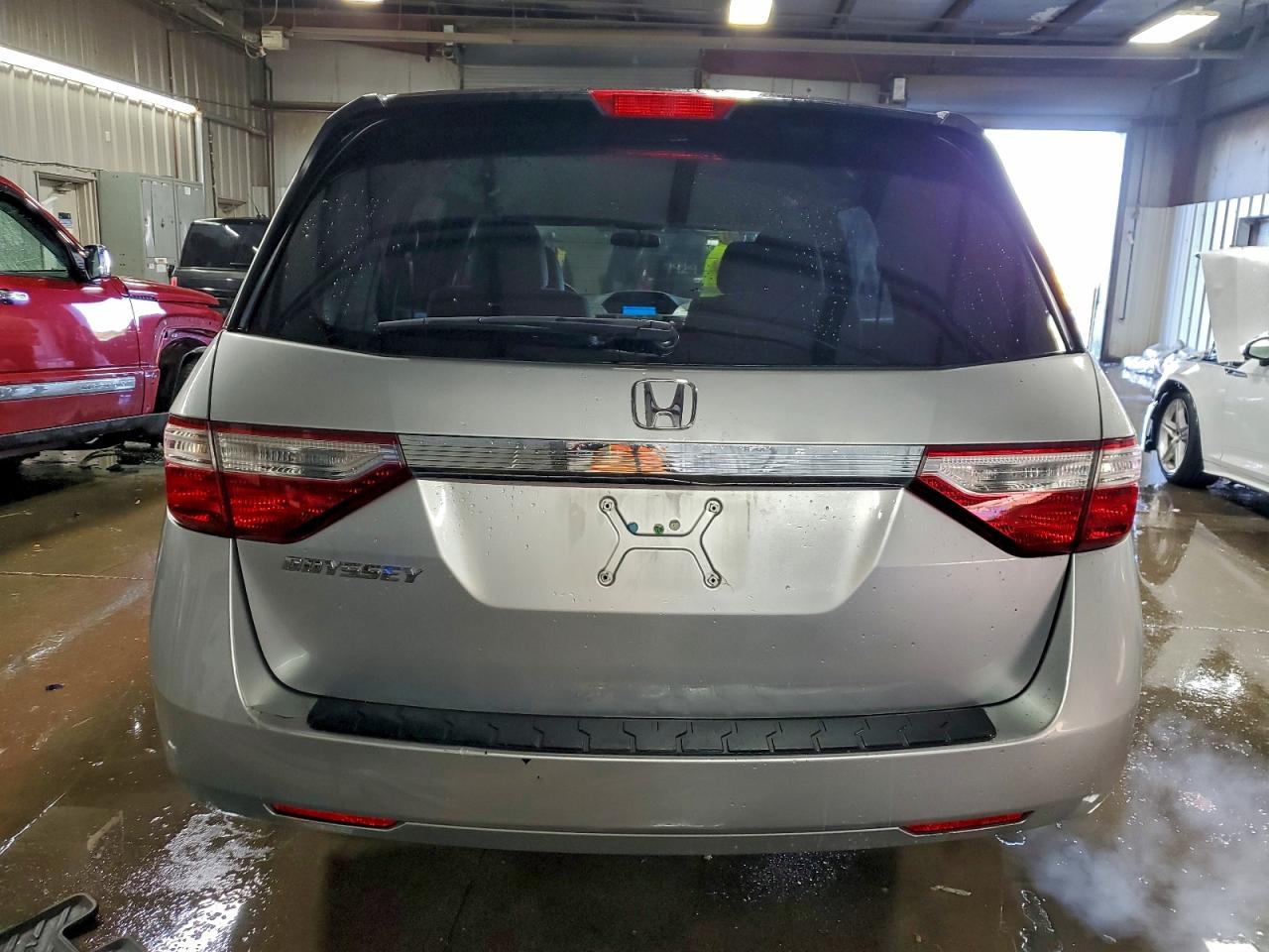 2011 Honda Odyssey Lx Silver vin: 5FNRL5H2XBB014428
