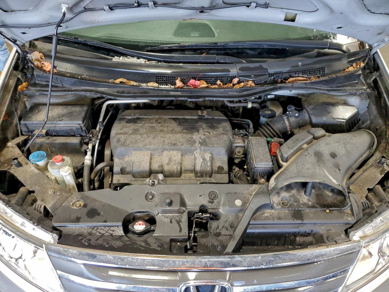 2011 Honda Odyssey Lx Silver vin: 5FNRL5H2XBB014428