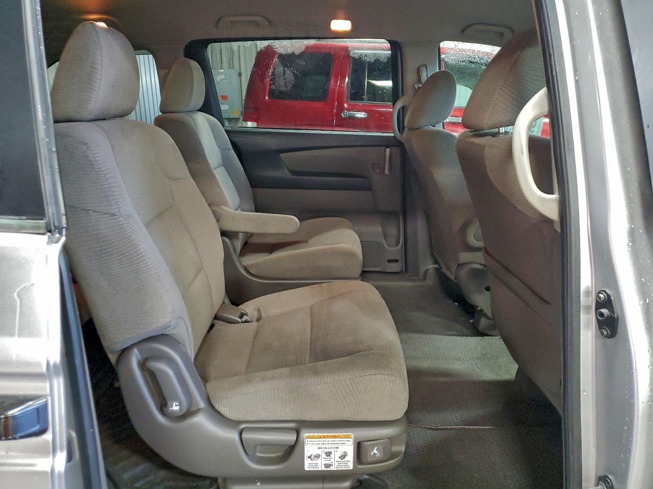 2011 Honda Odyssey Lx Silver vin: 5FNRL5H2XBB014428