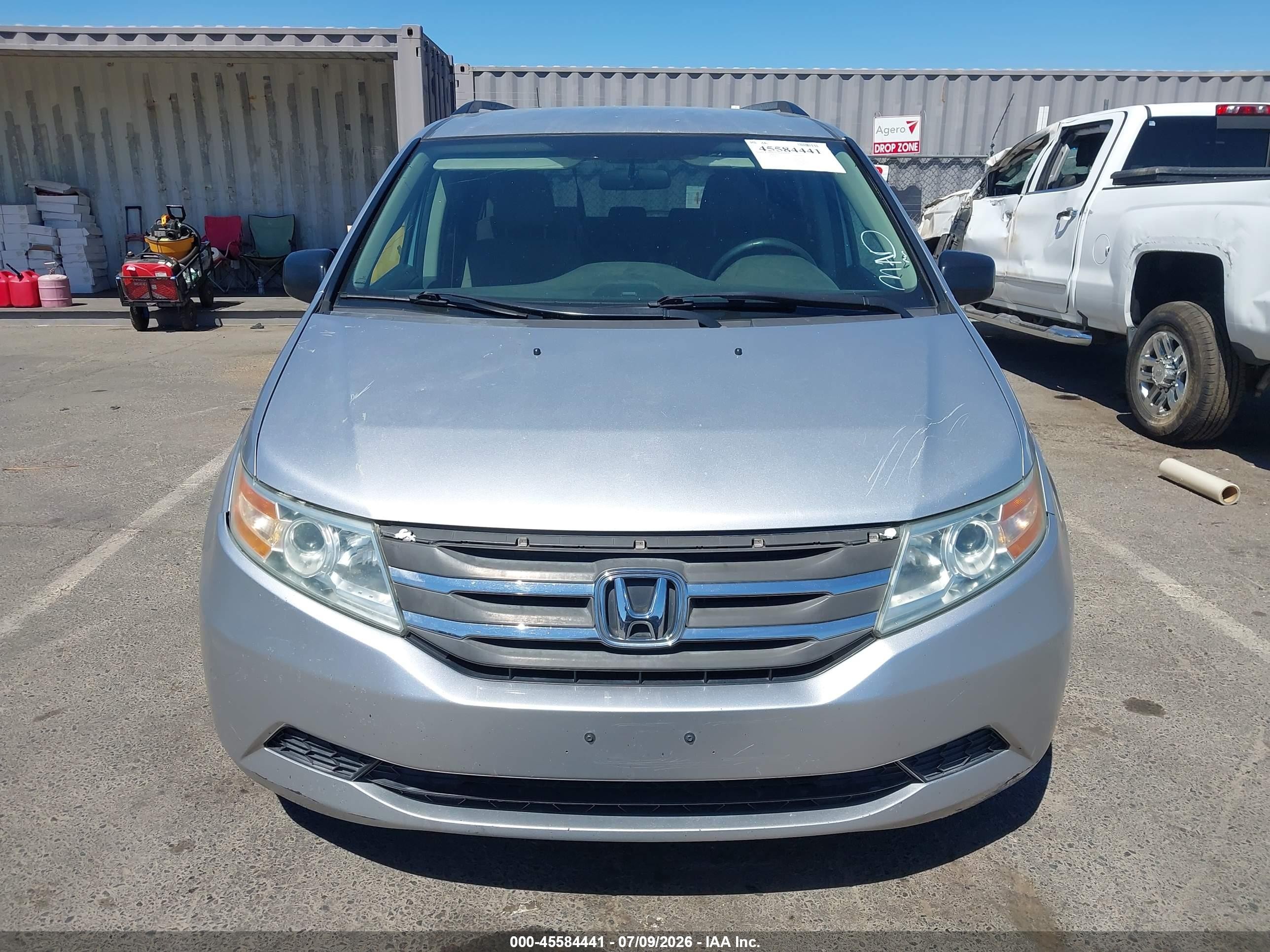 2011 Honda Odyssey Lx Silver vin: 5FNRL5H2XBB053665