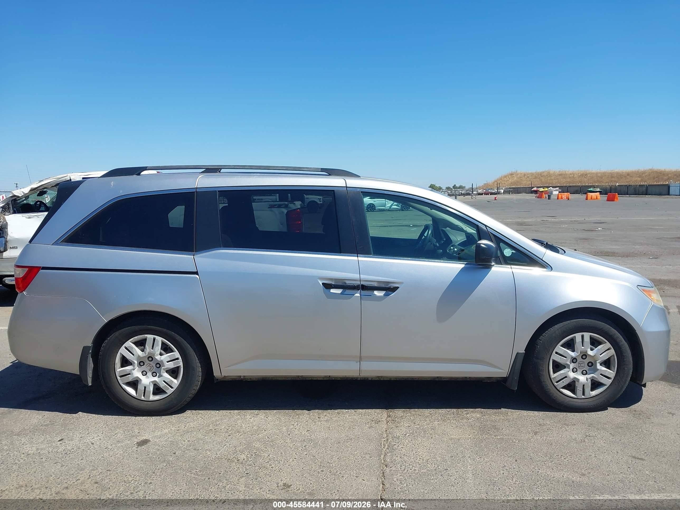 2011 Honda Odyssey Lx Silver vin: 5FNRL5H2XBB053665