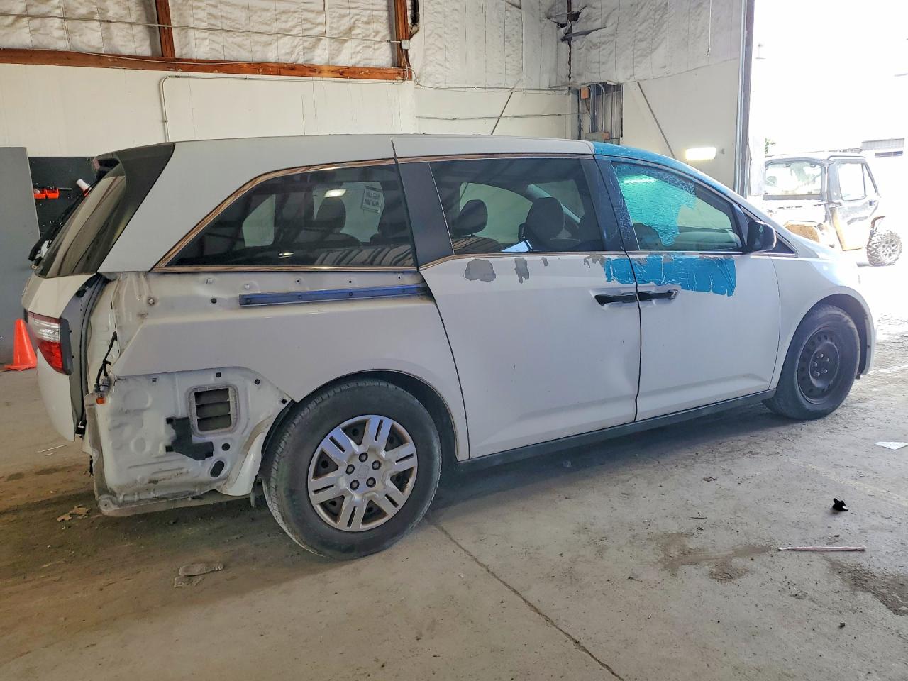 2011 Honda Odyssey Lx White vin: 5FNRL5H2XBB073754