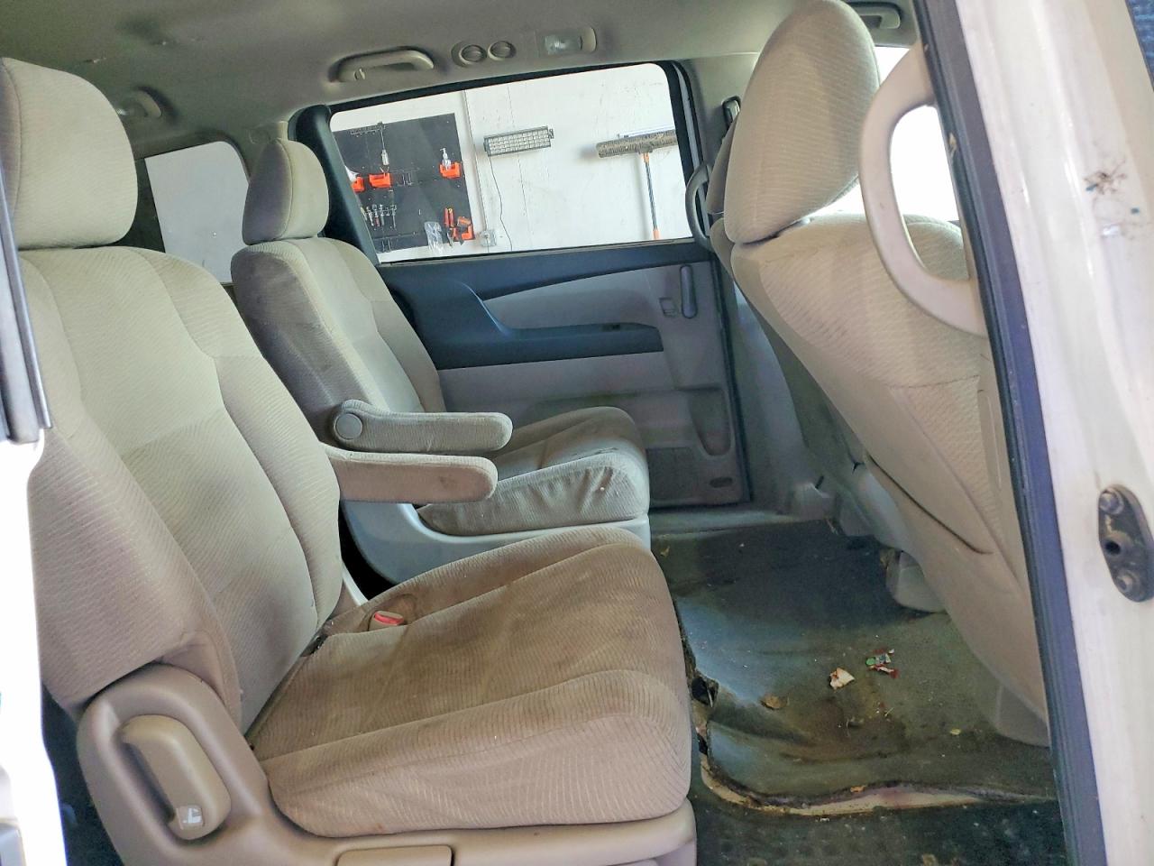 2011 Honda Odyssey Lx White vin: 5FNRL5H2XBB073754