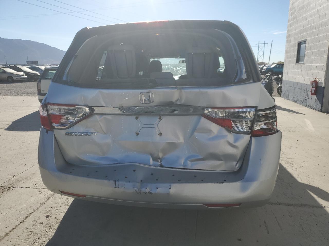 2012 Honda Odyssey Lx Silver vin: 5FNRL5H2XCB012650