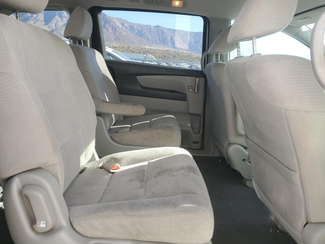 2012 Honda Odyssey Lx Silver vin: 5FNRL5H2XCB012650