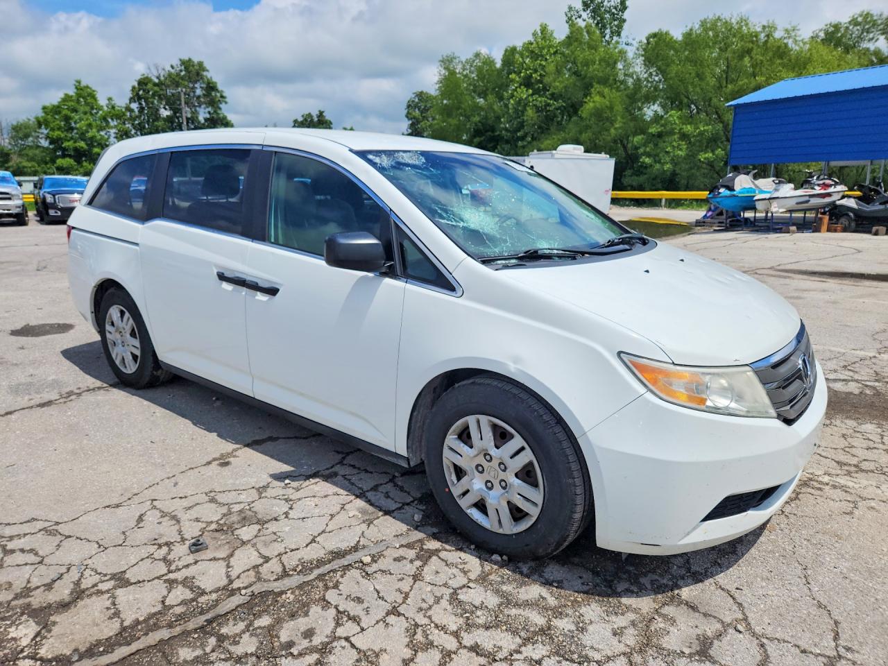 2013 Honda Odyssey Lx White vin: 5FNRL5H2XDB012360