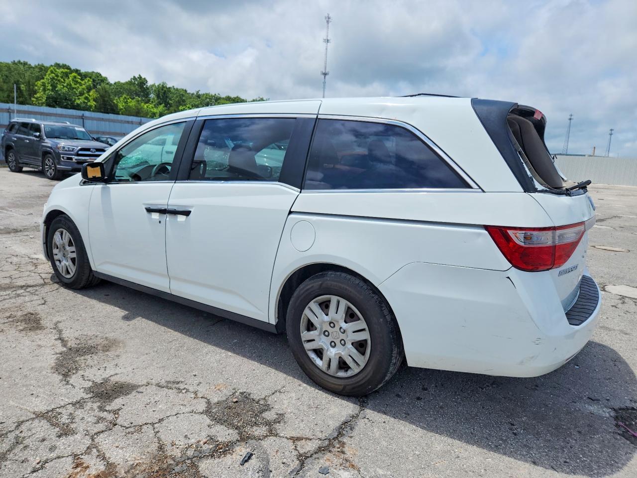 2013 Honda Odyssey Lx White vin: 5FNRL5H2XDB012360