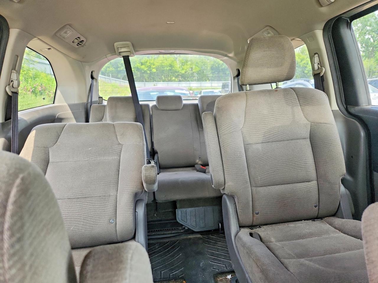 2013 Honda Odyssey Lx Silver vin: 5FNRL5H2XDB060974