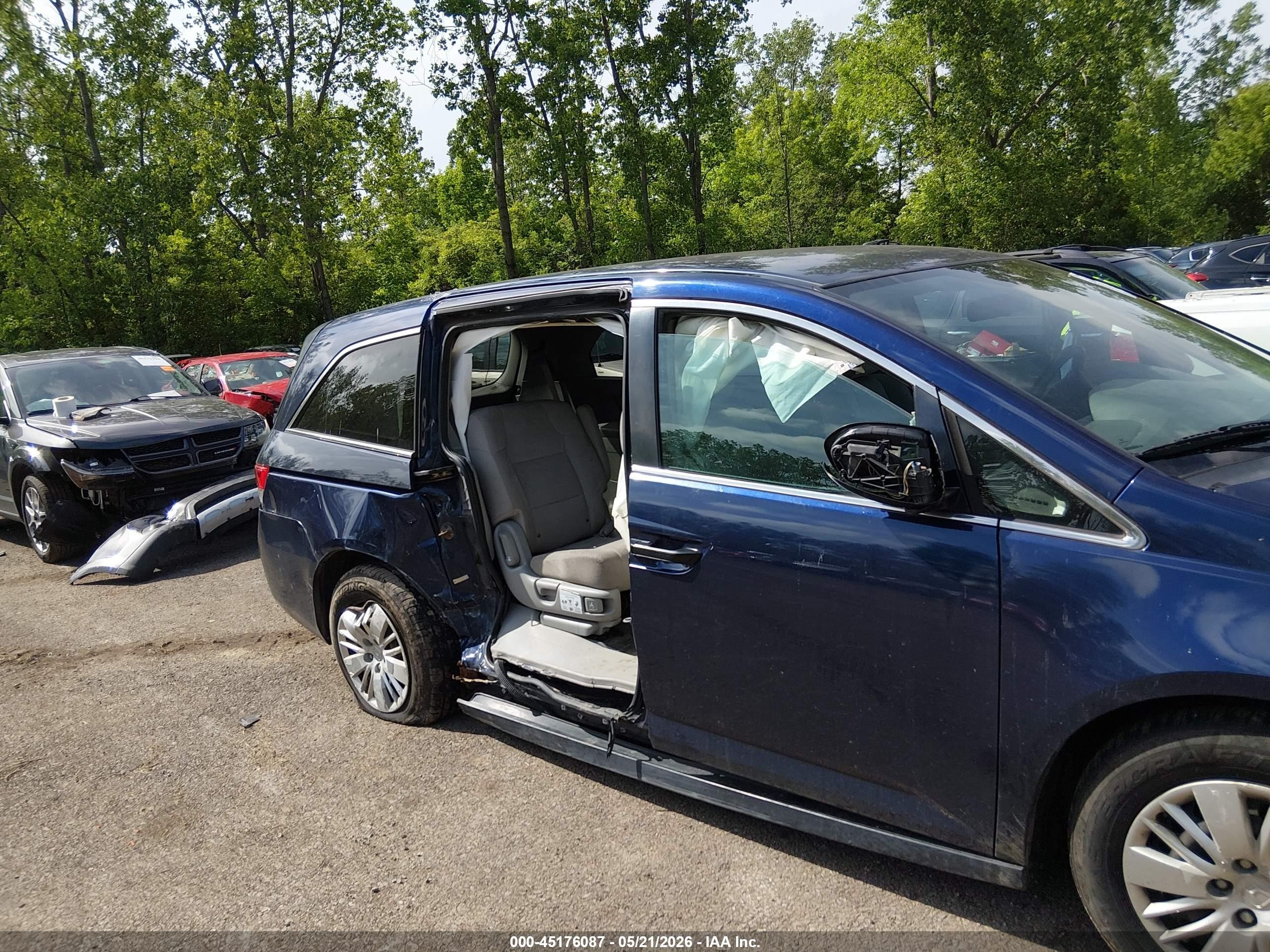 2015 Honda Odyssey Lx Navy vin: 5FNRL5H2XFB019750