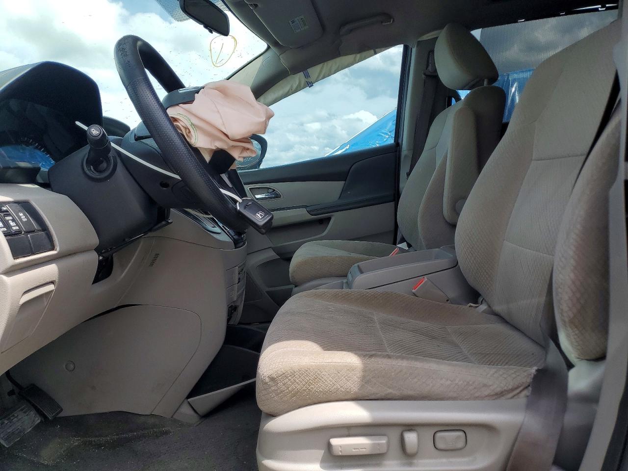 2016 Honda Odyssey Se Blue vin: 5FNRL5H32GB092007