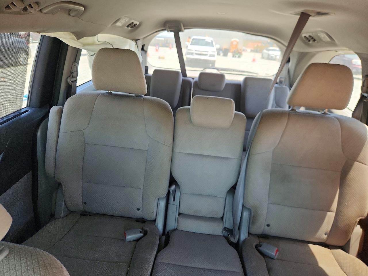2016 Honda Odyssey Se Blue vin: 5FNRL5H32GB092007