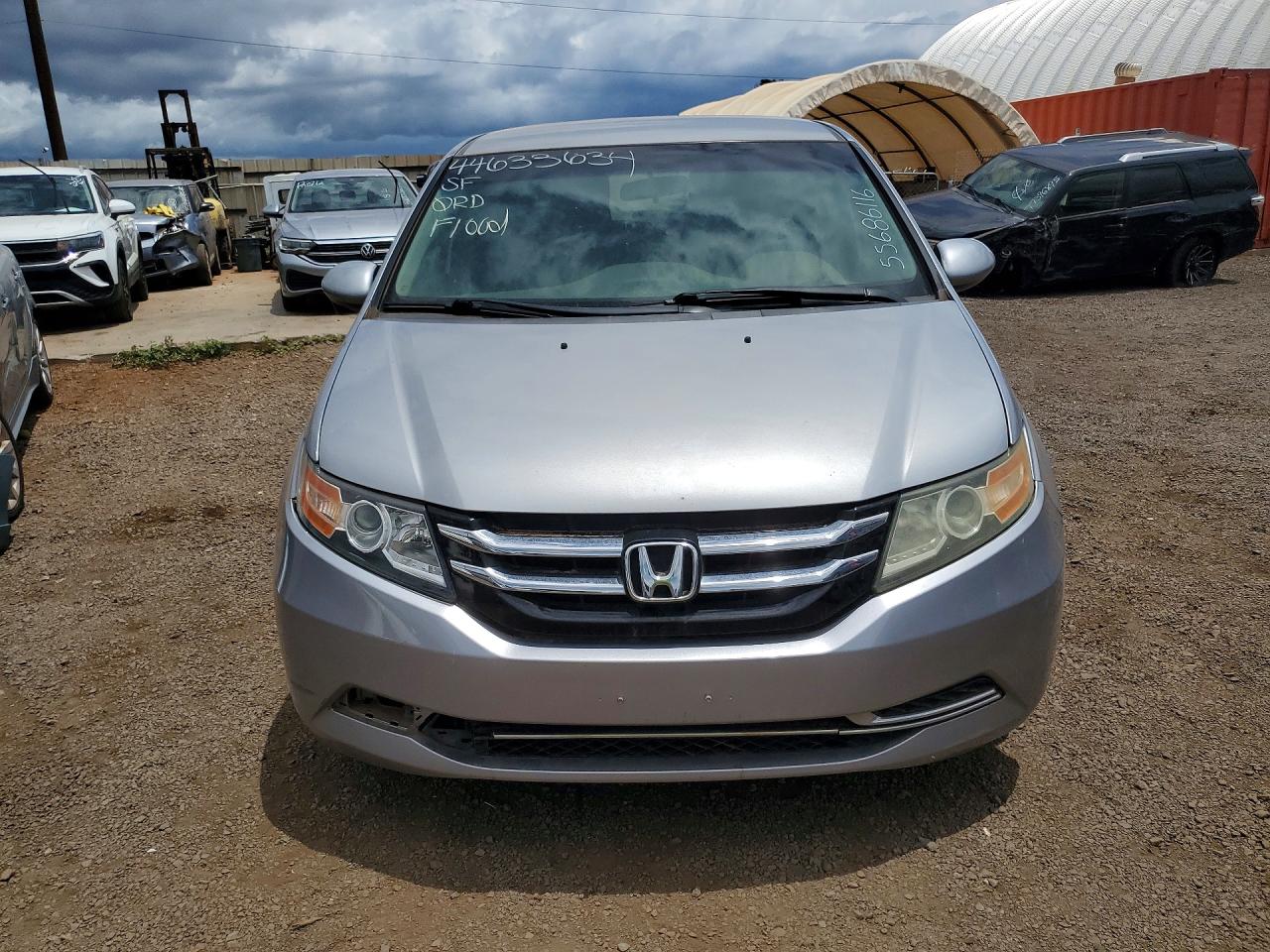 2016 Honda Odyssey Se Silver vin: 5FNRL5H32GB136880