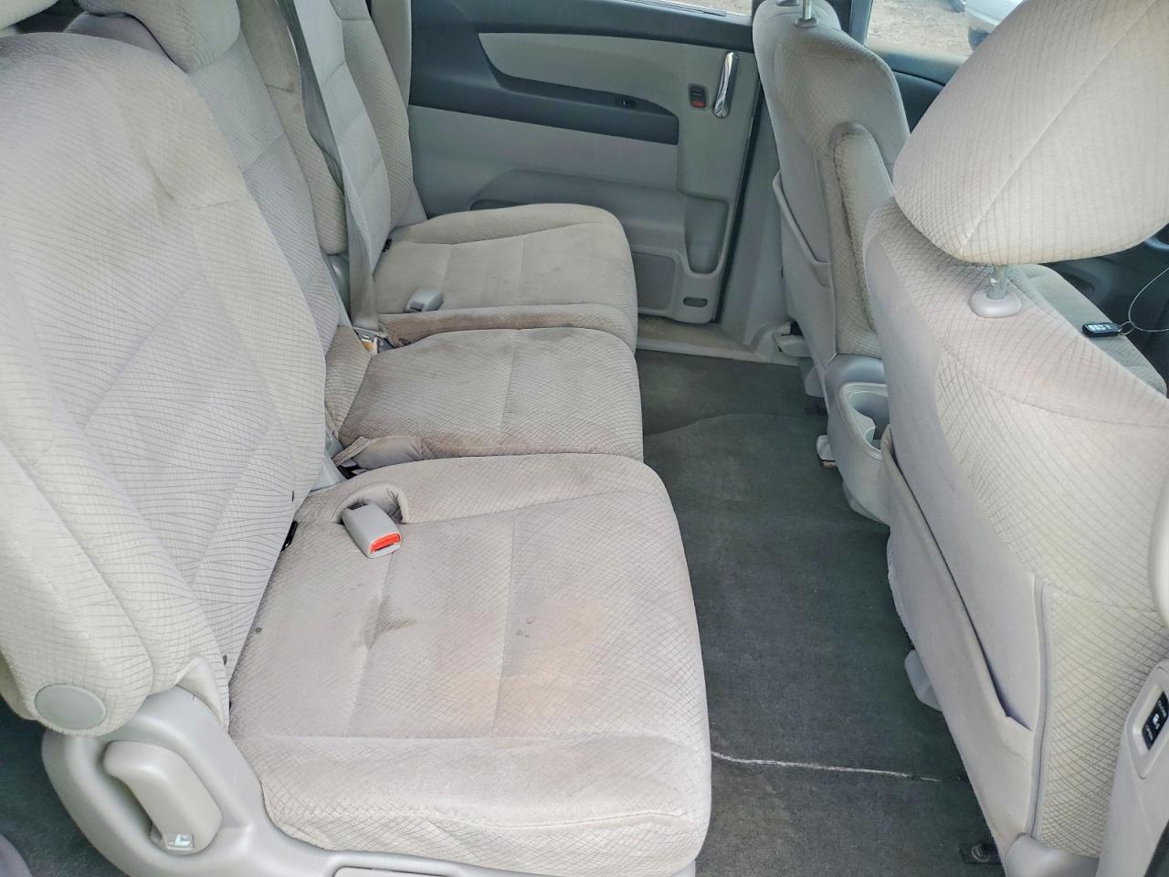 2016 Honda Odyssey Se Silver vin: 5FNRL5H32GB136880