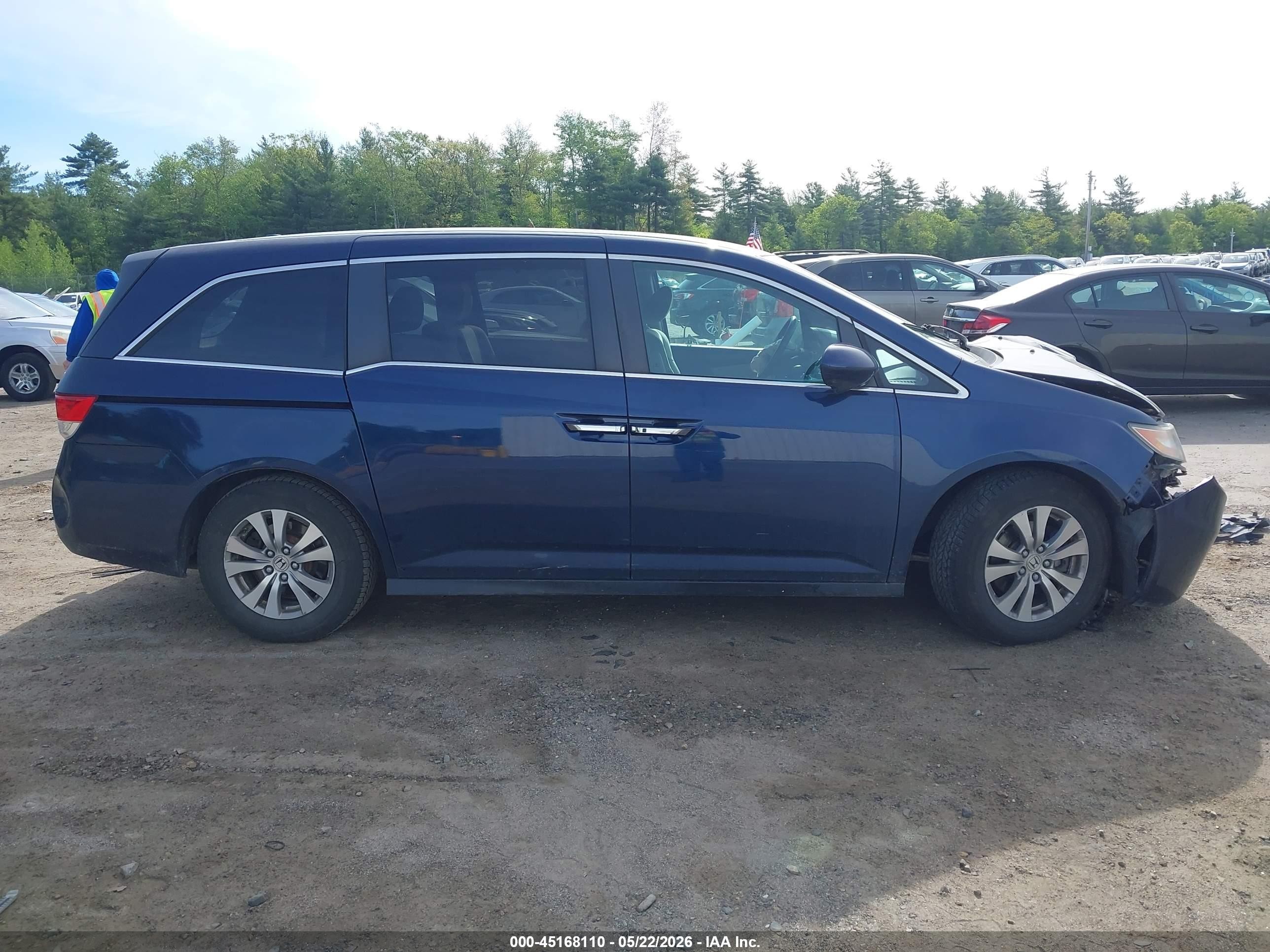 2017 Honda Odyssey Se Dark Blue vin: 5FNRL5H32HB025375