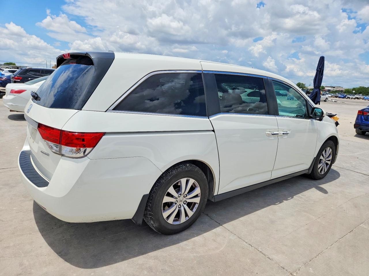 2016 Honda Odyssey Se White vin: 5FNRL5H33GB035671