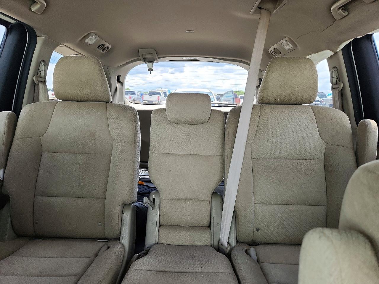 2016 Honda Odyssey Se White vin: 5FNRL5H33GB035671