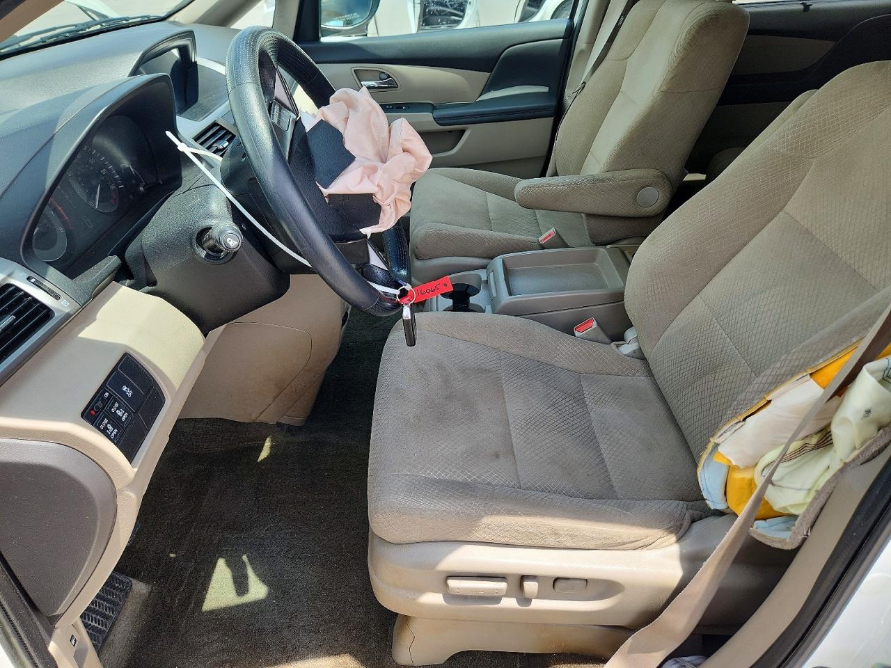 2016 Honda Odyssey Se White vin: 5FNRL5H33GB035671