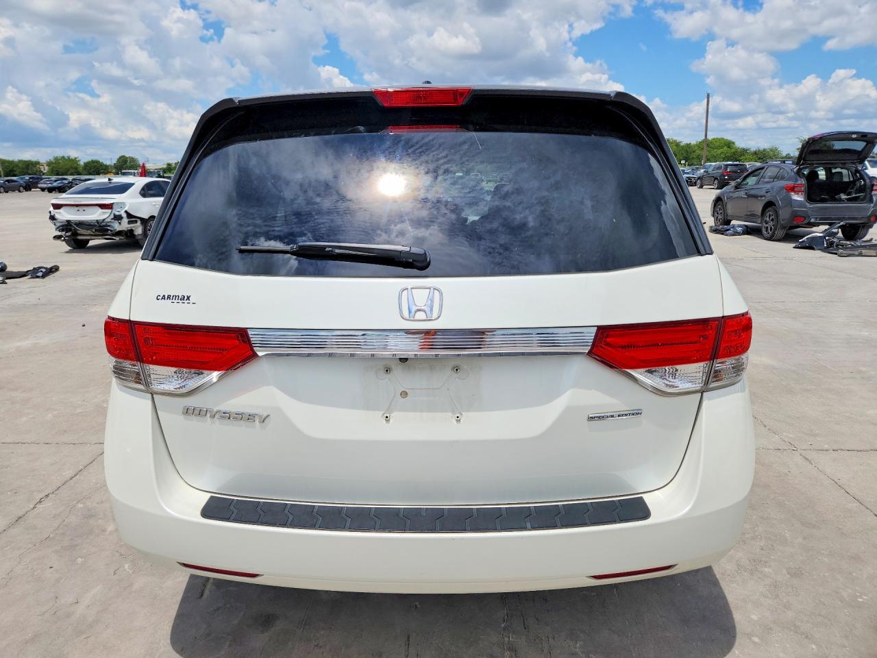 2016 Honda Odyssey Se White vin: 5FNRL5H33GB035671