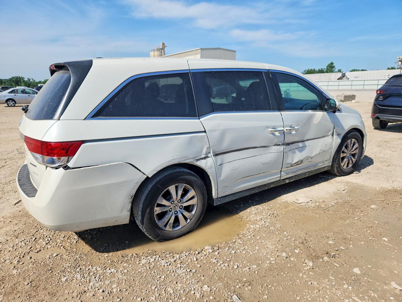 2016 Honda Odyssey Se White vin: 5FNRL5H34GB026834