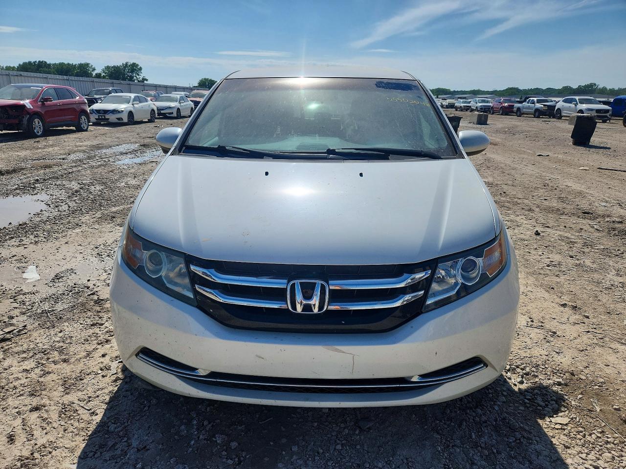 2016 Honda Odyssey Se White vin: 5FNRL5H34GB026834