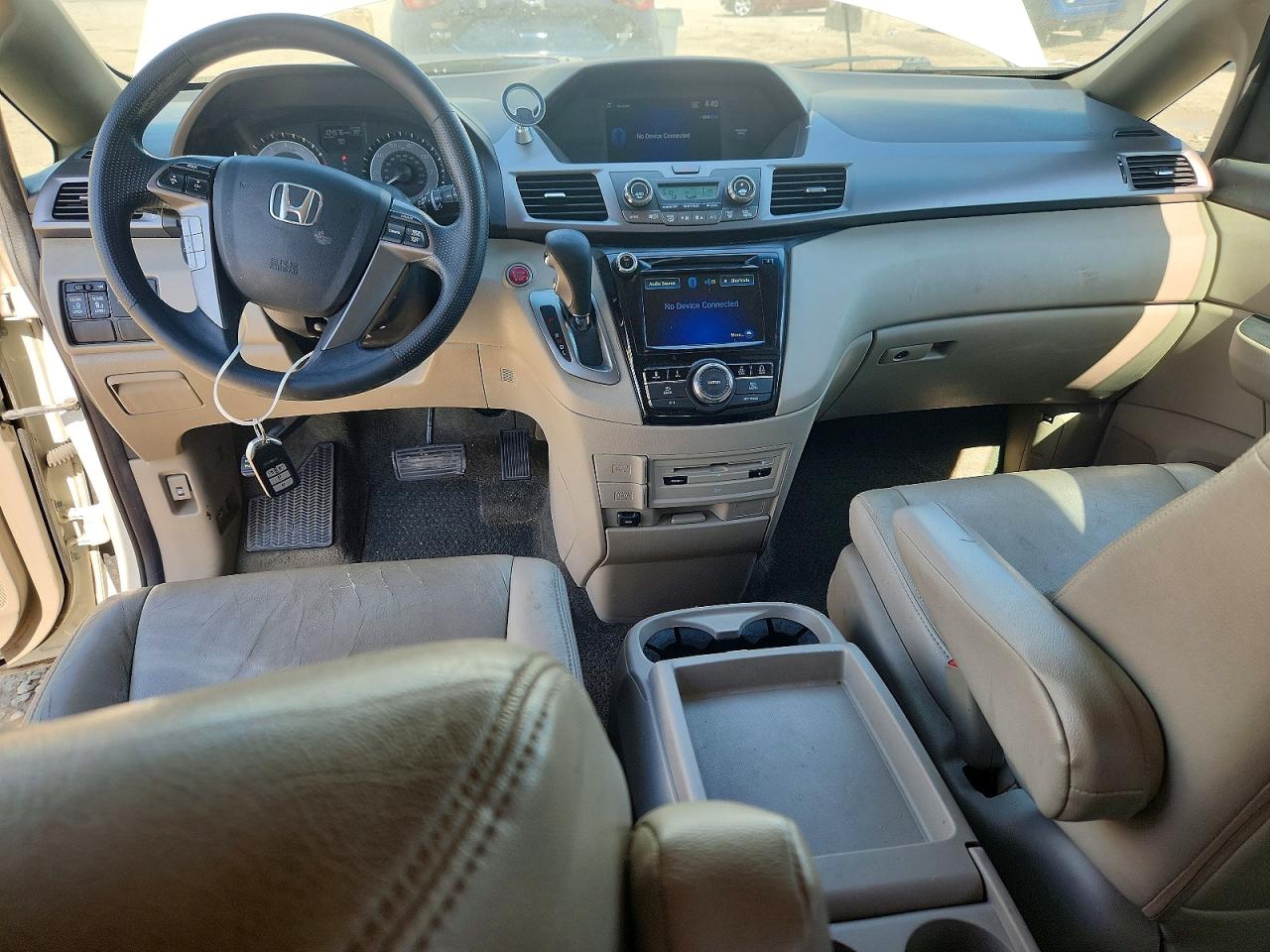 2016 Honda Odyssey Se White vin: 5FNRL5H34GB026834